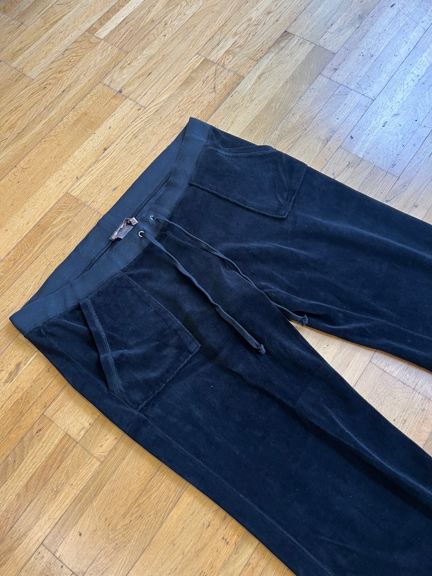 JUICY COUTURE FLARED PANTS (M)
