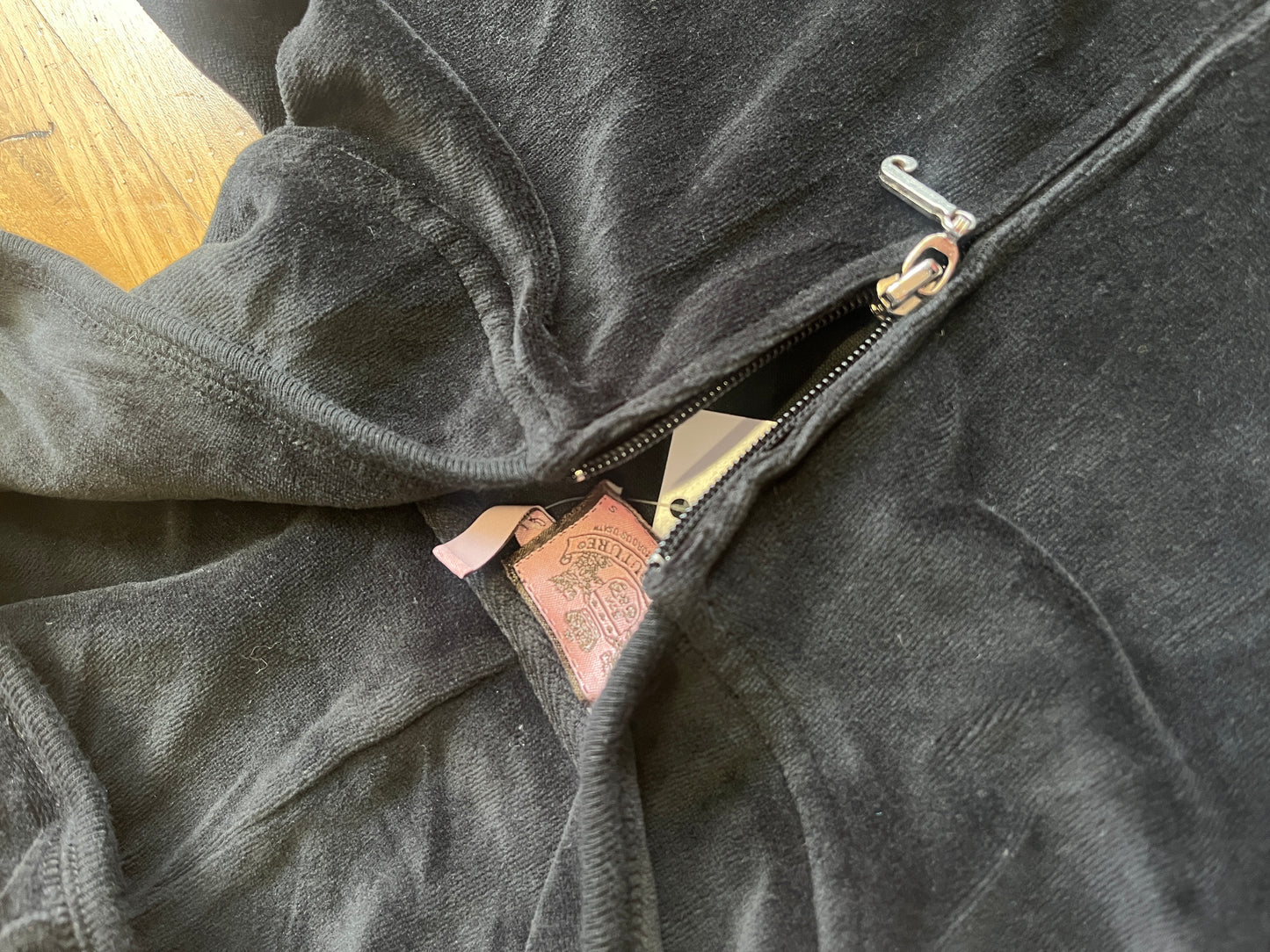 JUICY COUTURE ZIPPER EMBELLISHED (S)