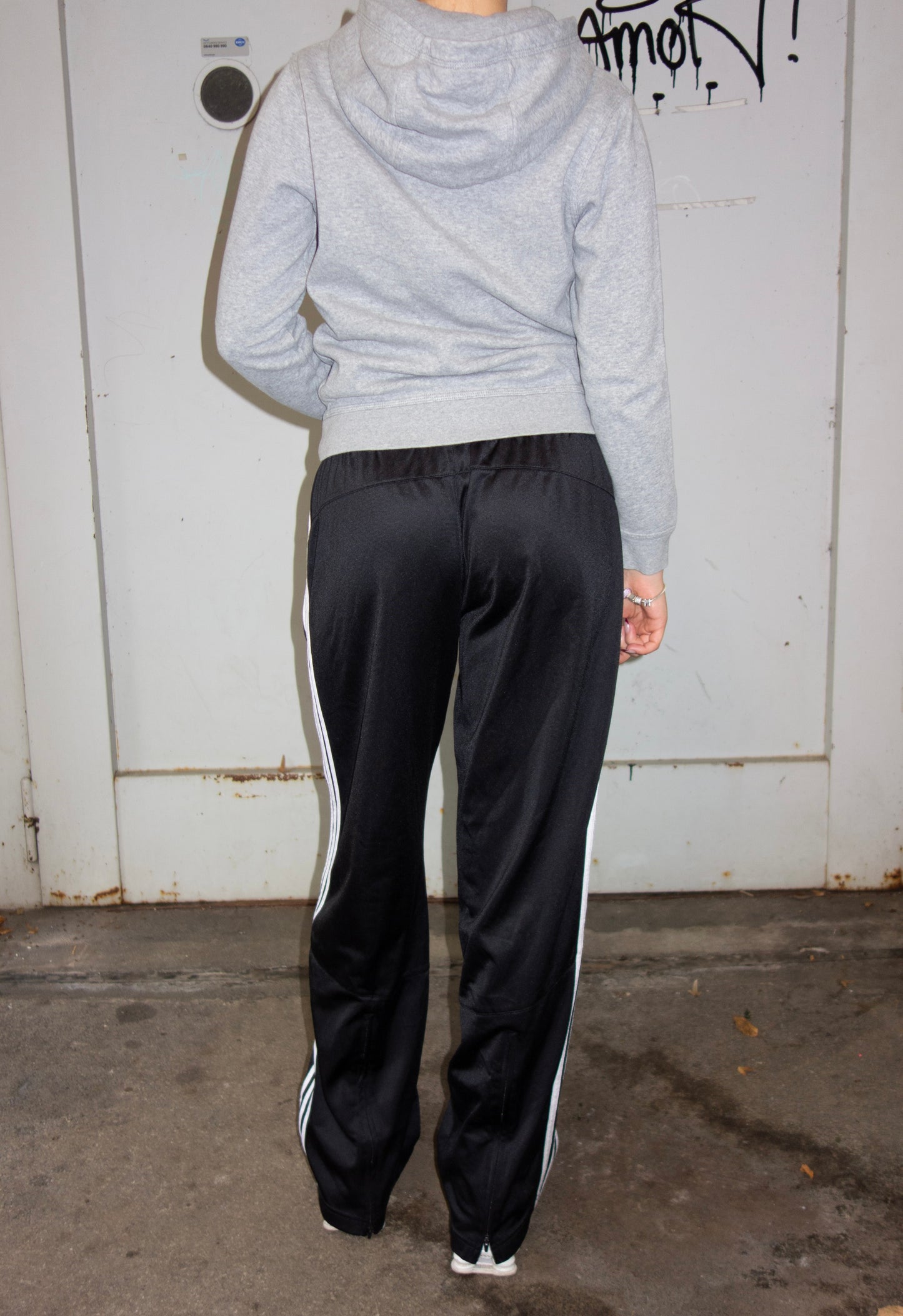 ADIDAS SWEAT PANTS (L)