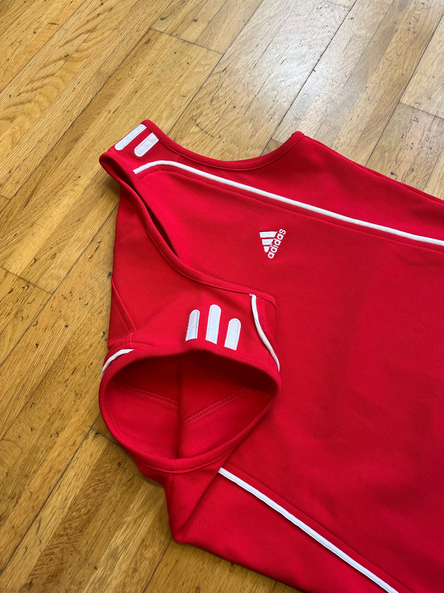 ADIDAS 2000s TOP (M)