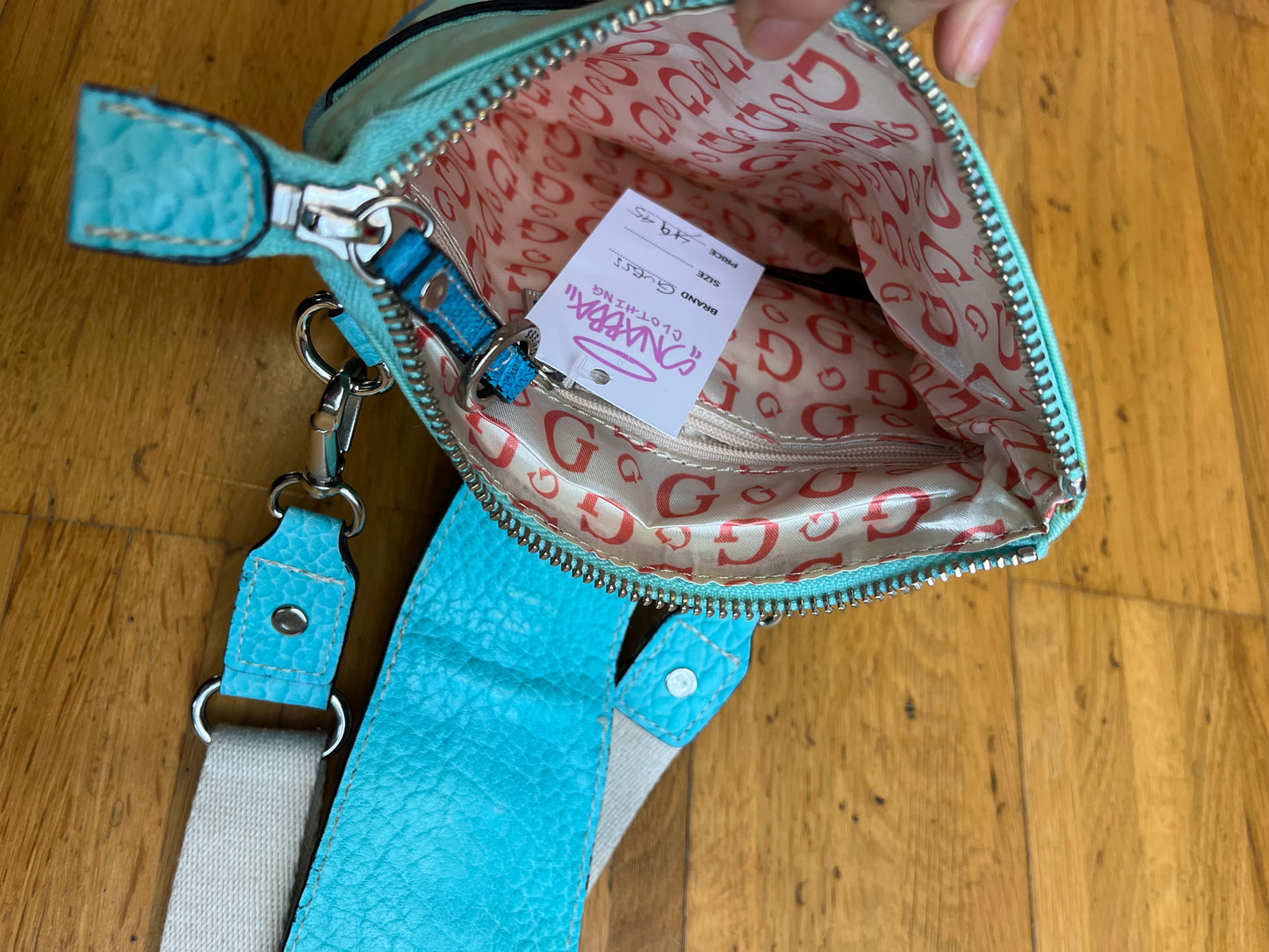 GUESS SLING BAG