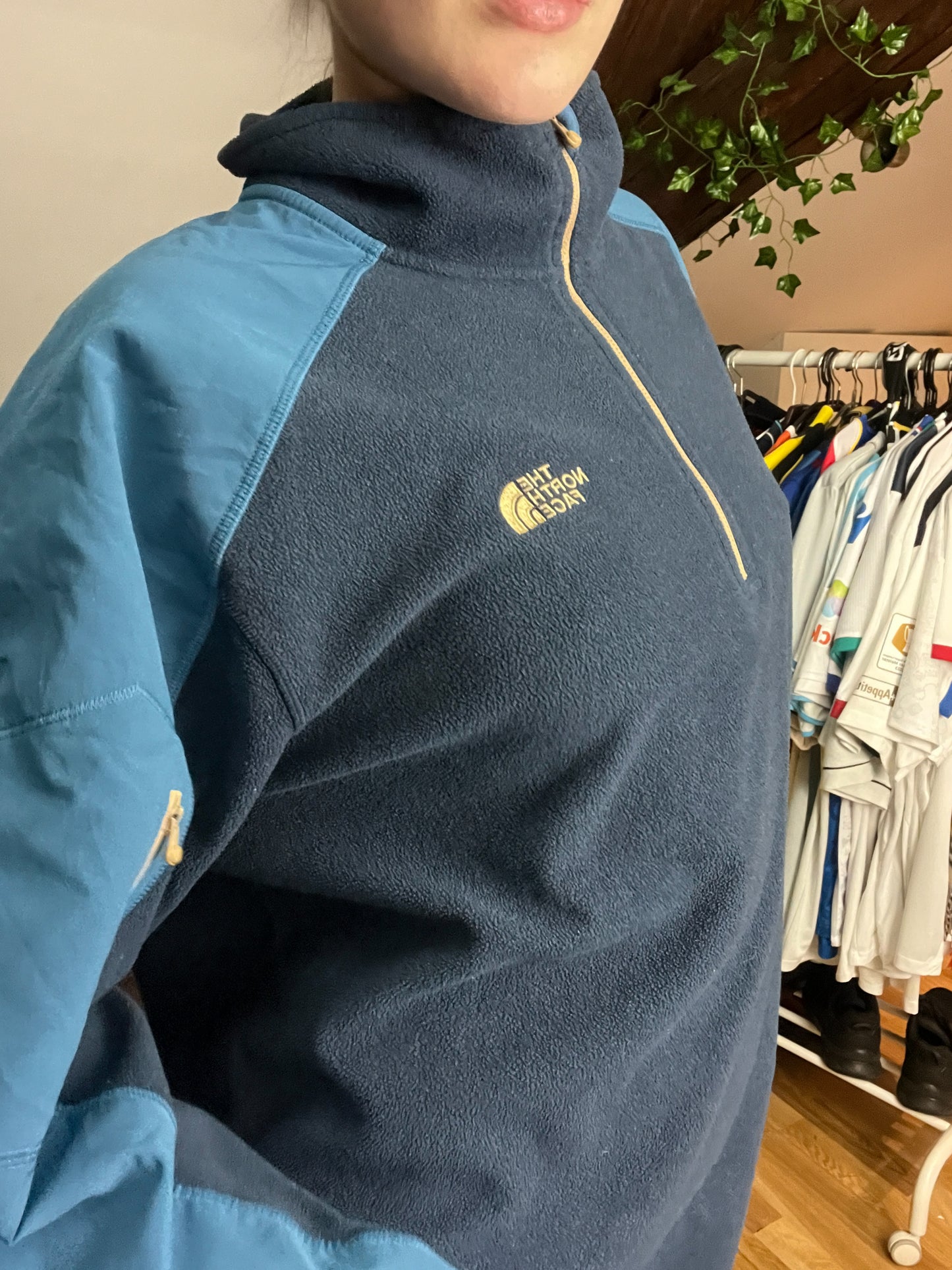 NORTH FACE FLEECE (XL)