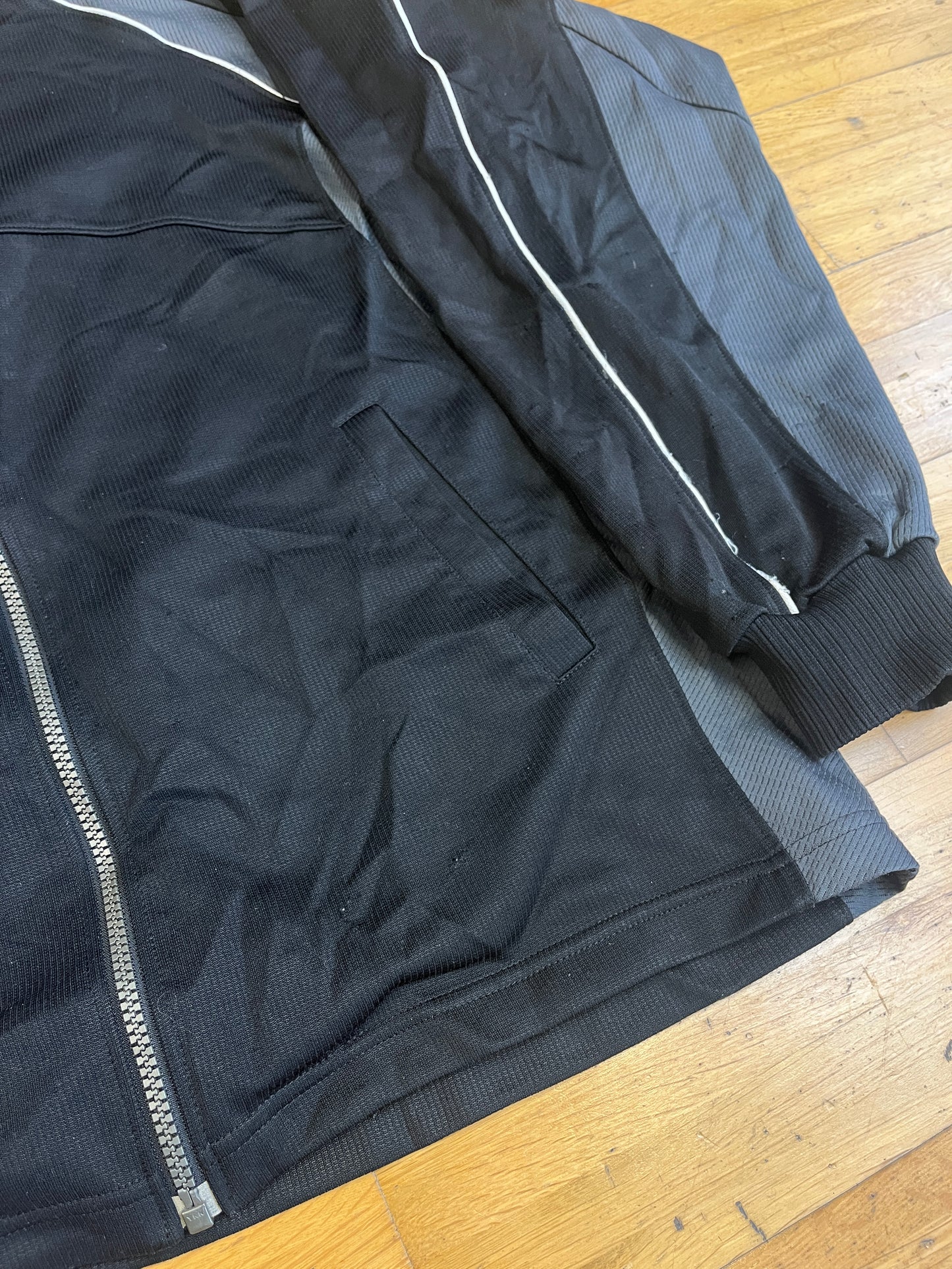 ASICS ZIPPER (S-M)