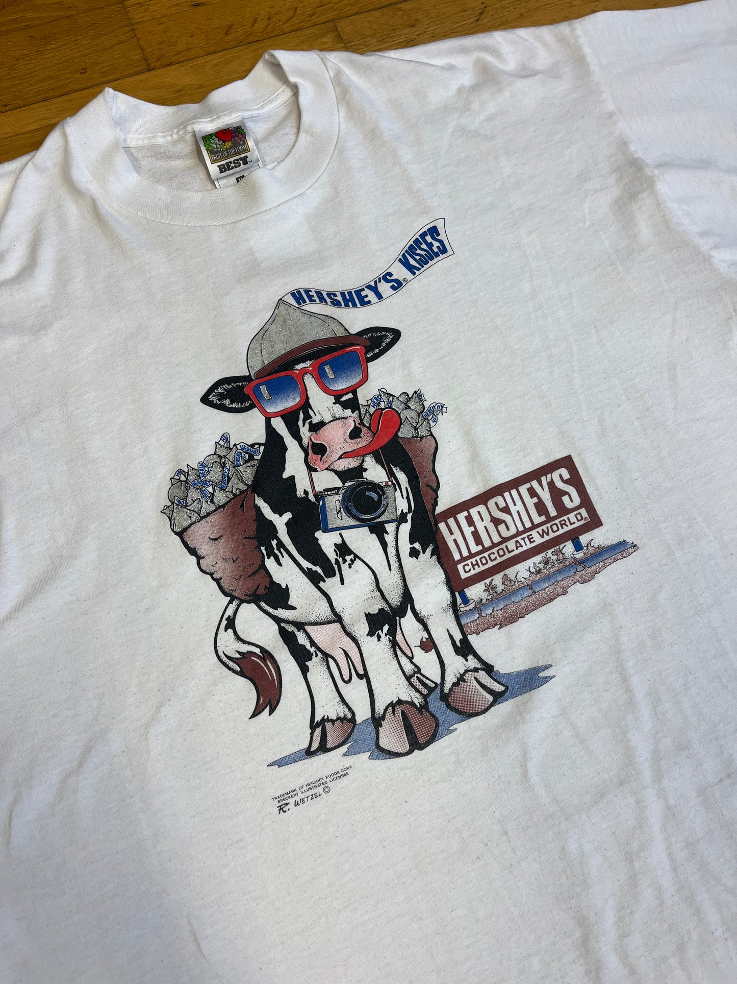 VINTAGE HERSHEYS KISSES CHOCOLATE GLITTER SHIRT 1990s (XL)