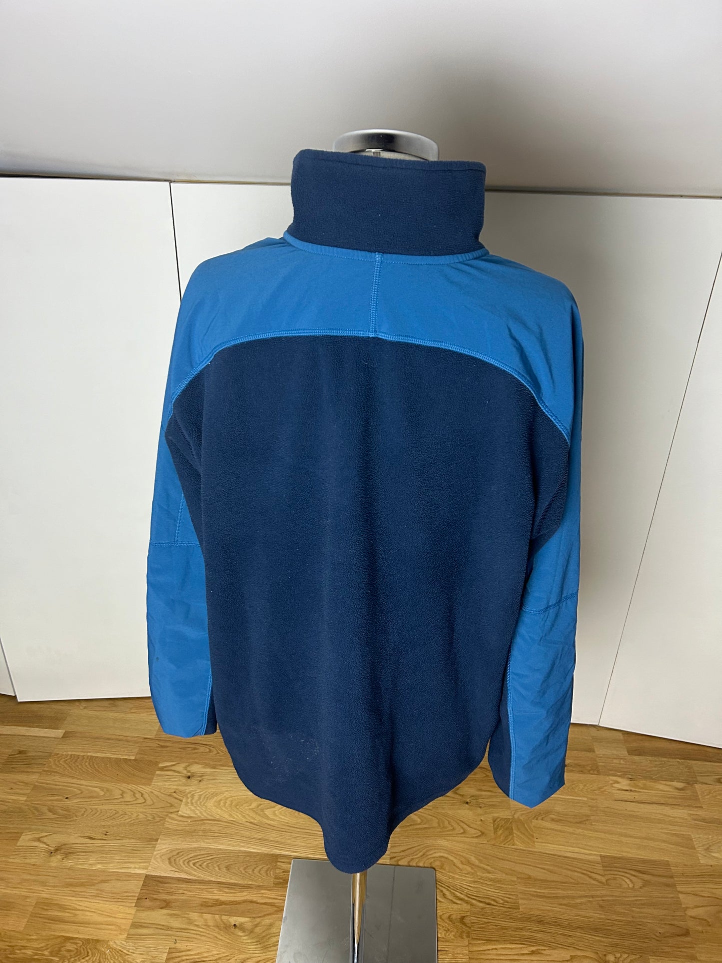 NORTH FACE FLEECE (XL)
