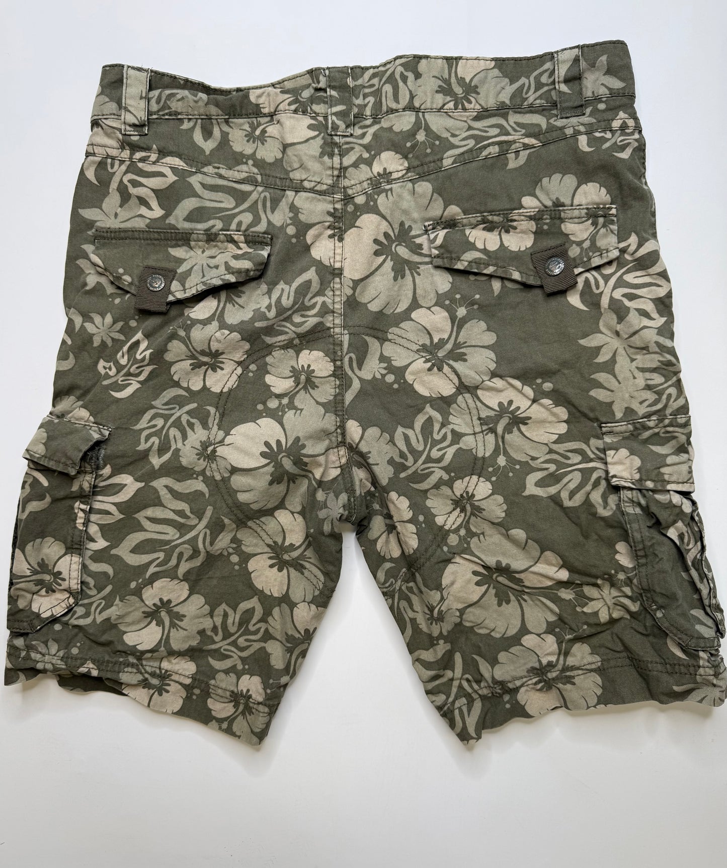 VINTAGE FLORAL CARGO SHORTS – OLIVE (M)