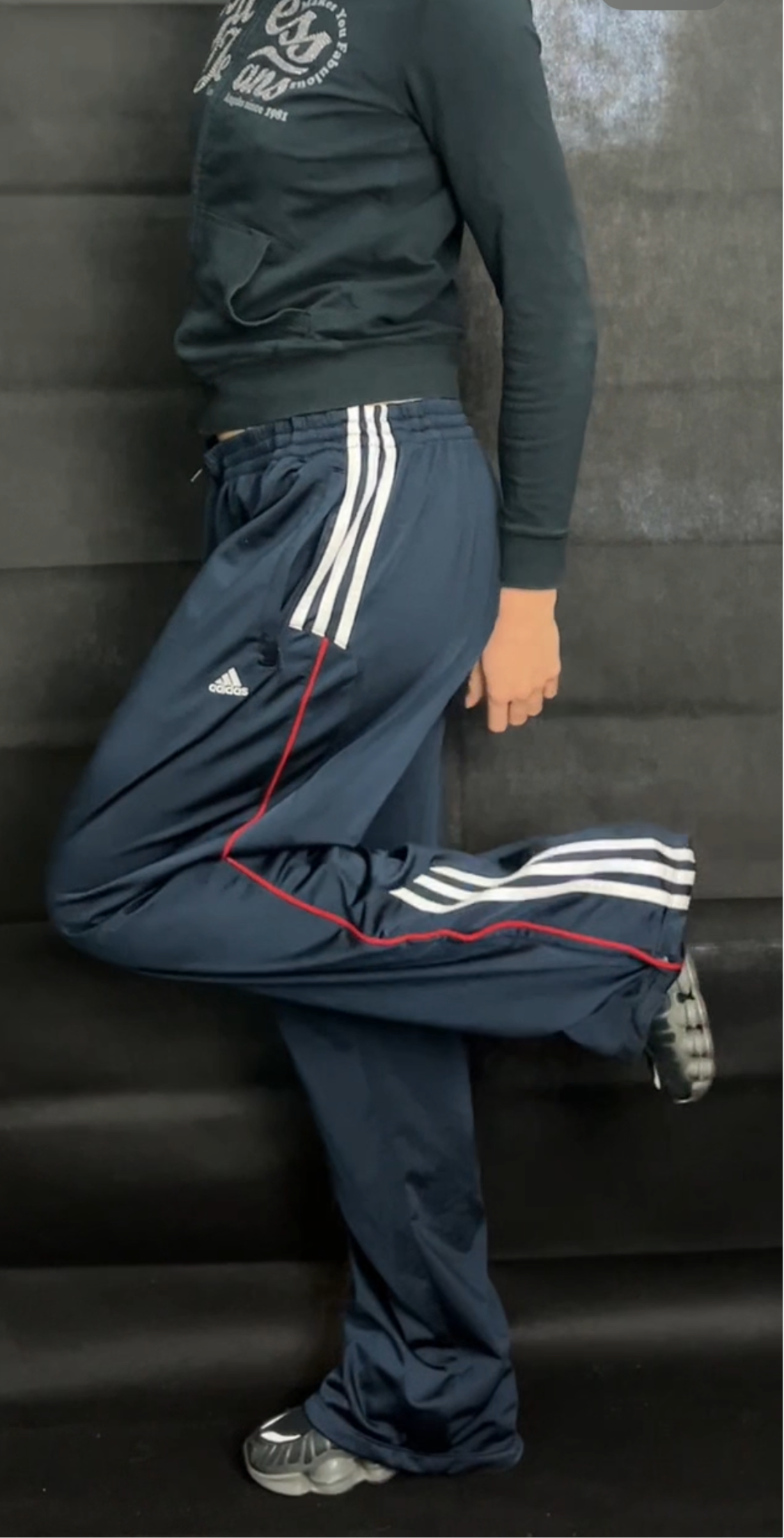 ADIDAS SWEAT PANTS (XL)