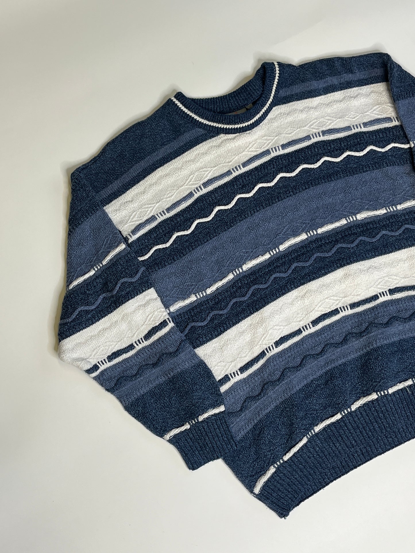 COOGI STYLE SWEATER BY BRICE (S-M)