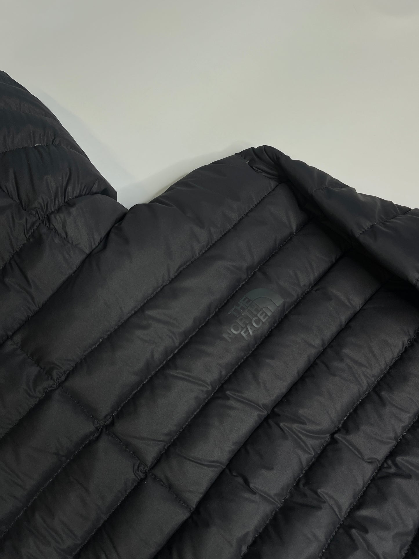 THIN THE NORTH FACE PUFFER JACKET (M)