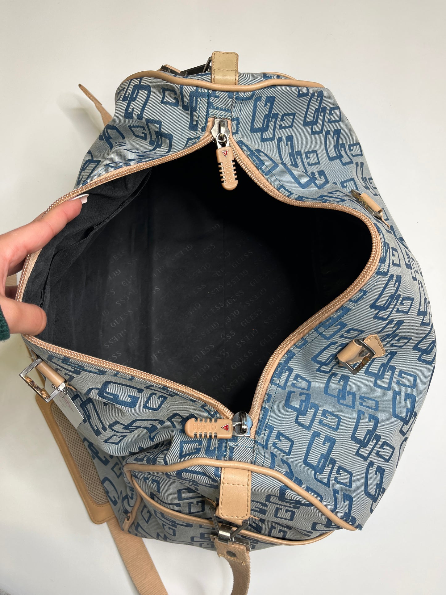 GUESS TRAVEL BAG