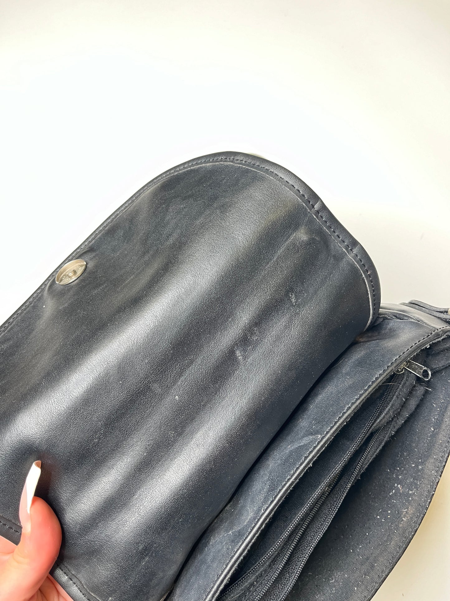 VINTAGE GUESS CROSSBODY PURSE LEATHER
