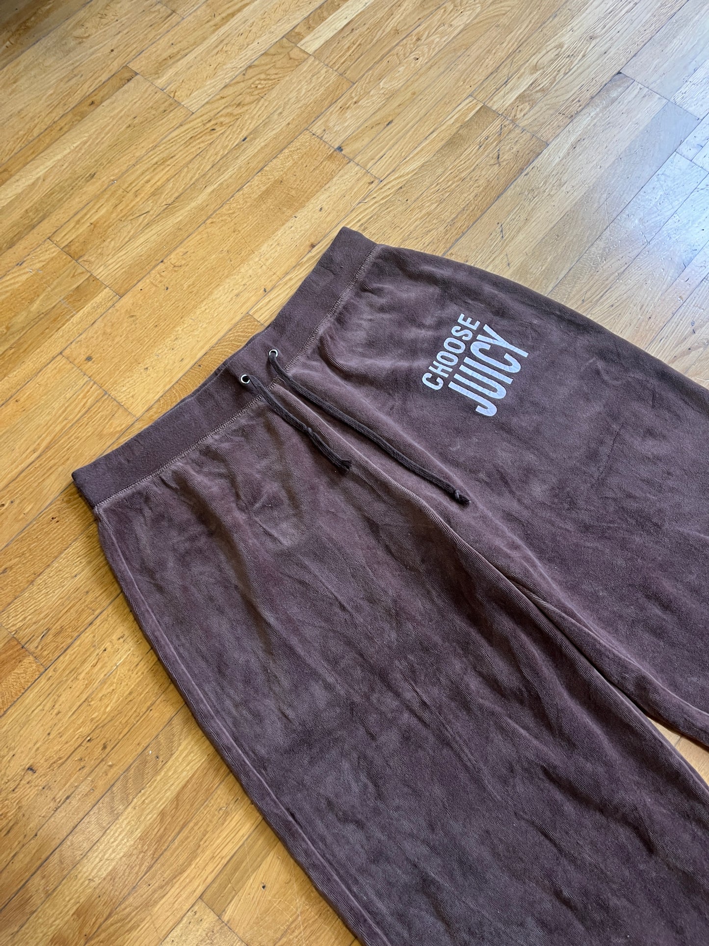 JUICY COUTURE PANTS (M-L)