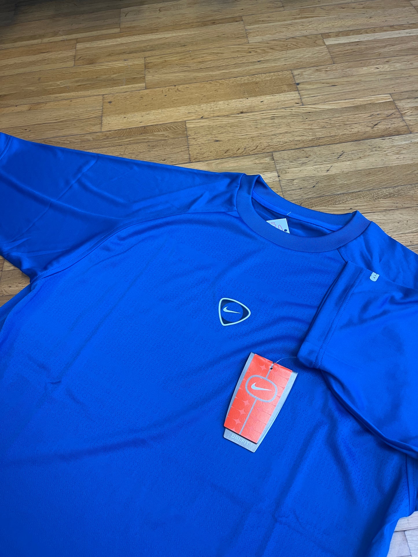 NIKE 2000s T-SHIRT WITH TAG (M)