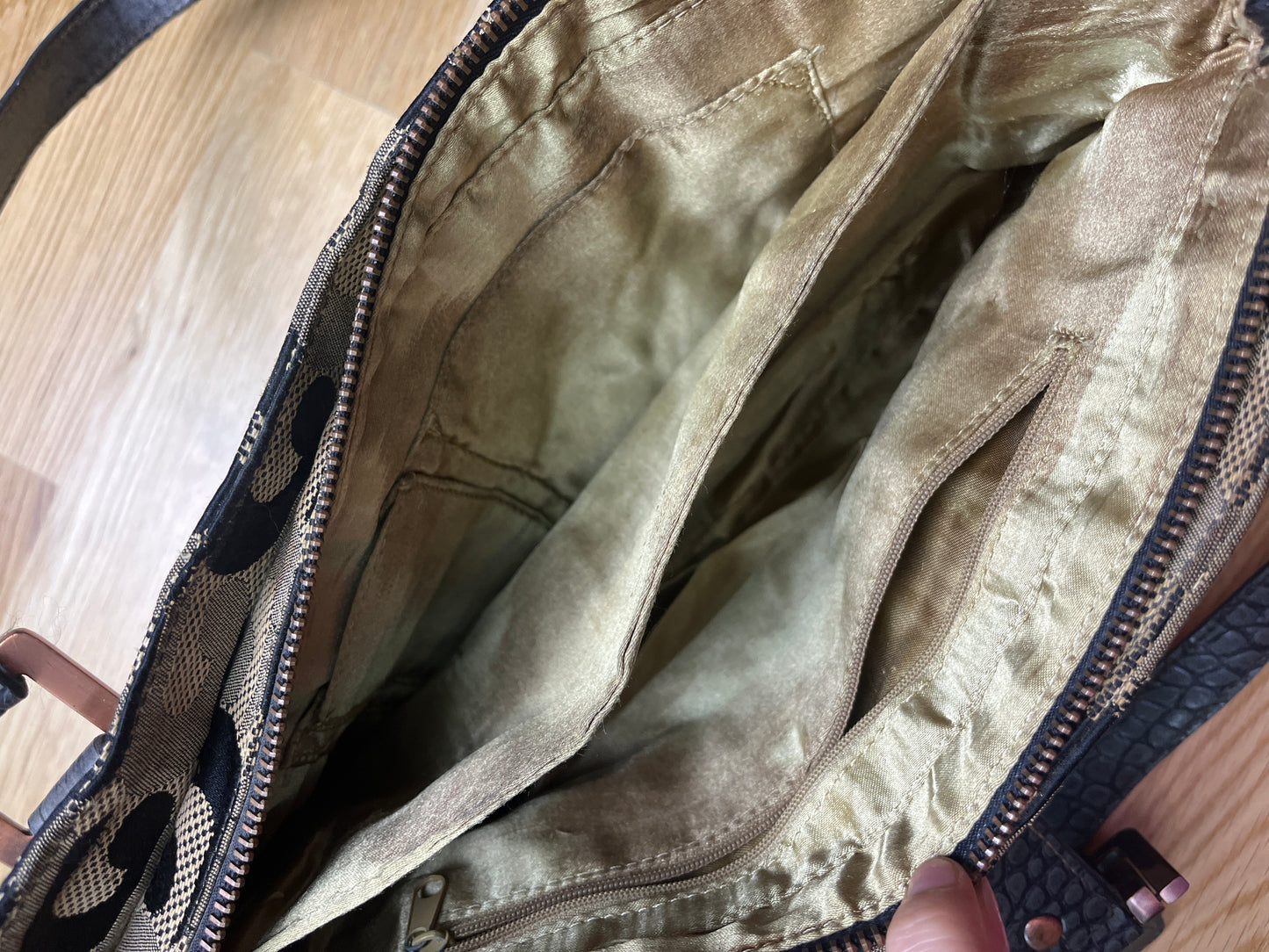 RARE VINTAGE GUESS BAG