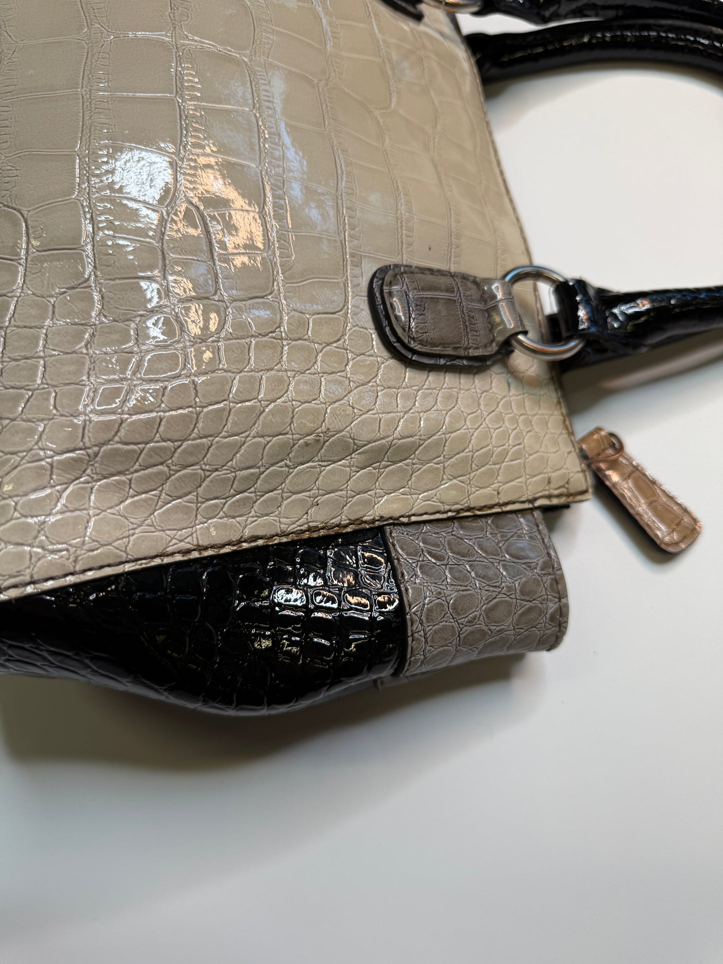 GUESS PURSE
