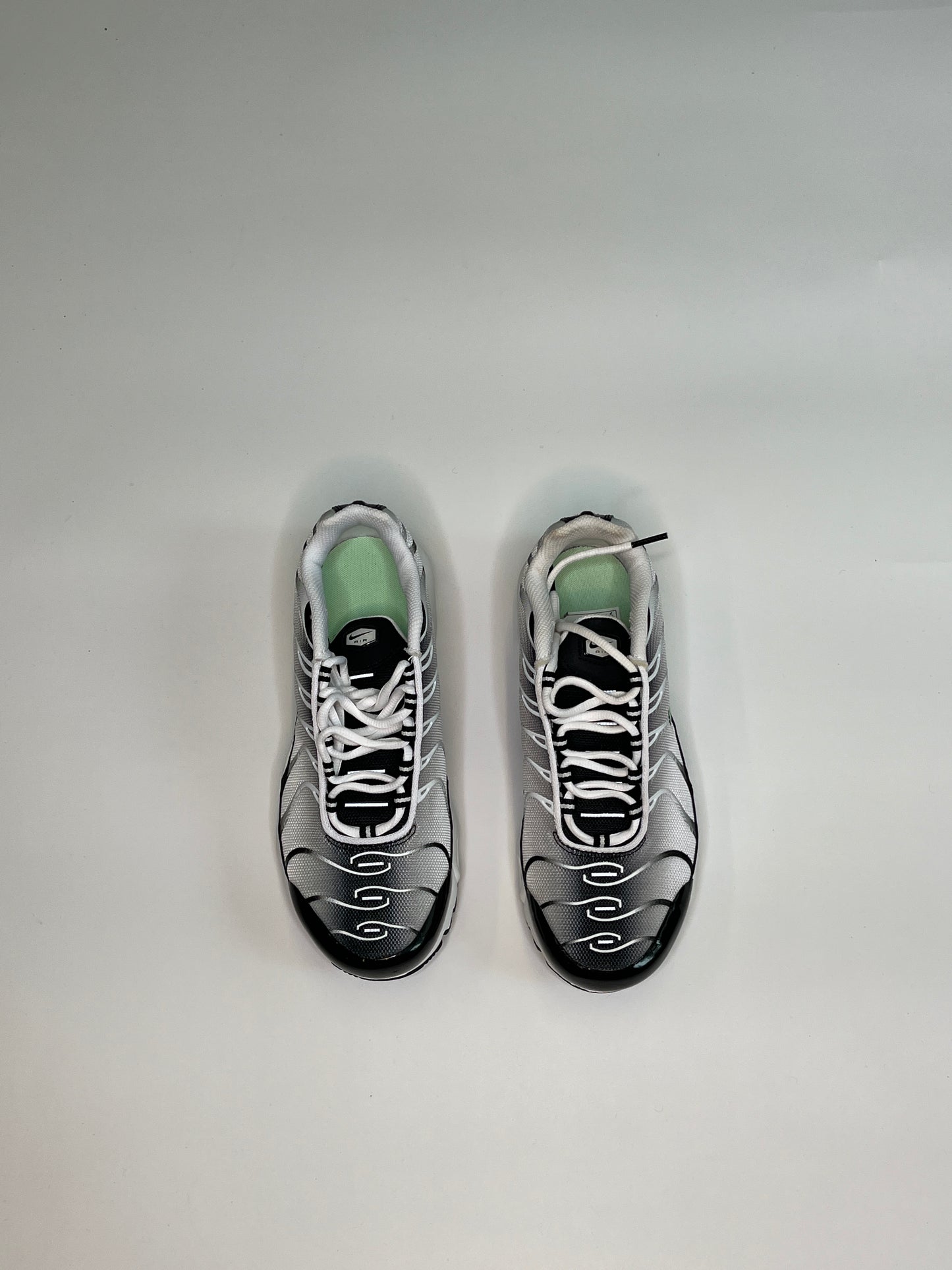 NIKE TN (38.5)