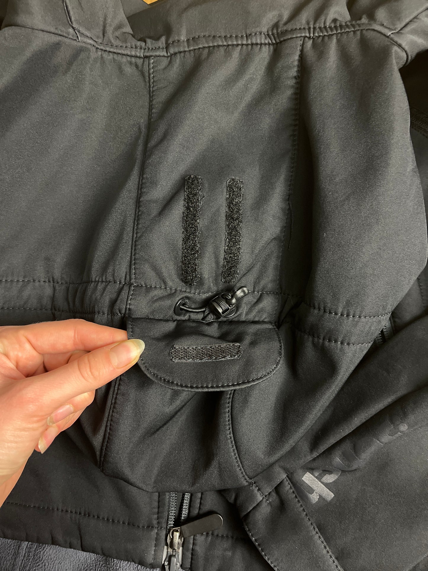 BENCH SOFTSHELL JACKET (XS)