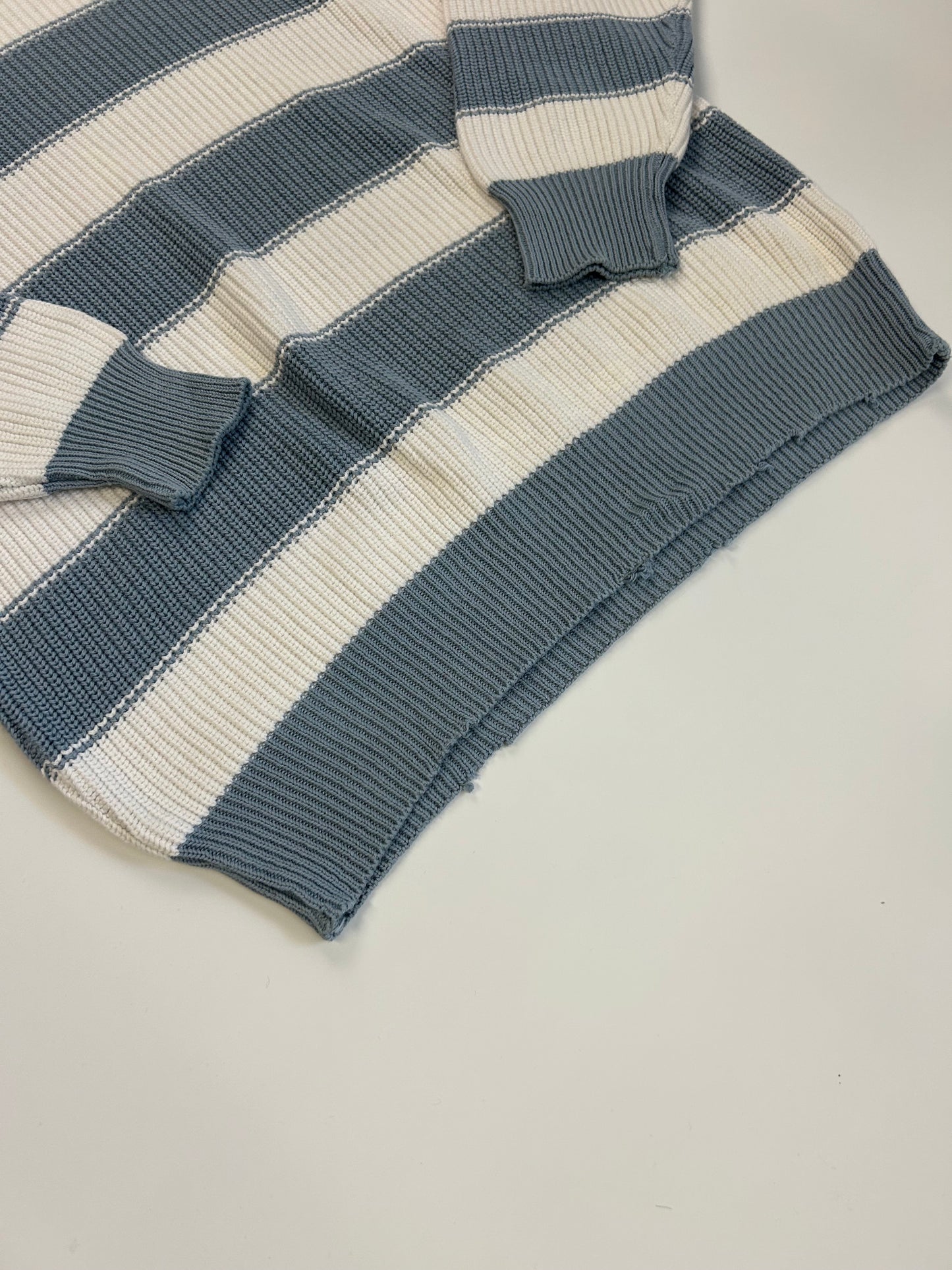 LACOSTE SWEATER (M-L)