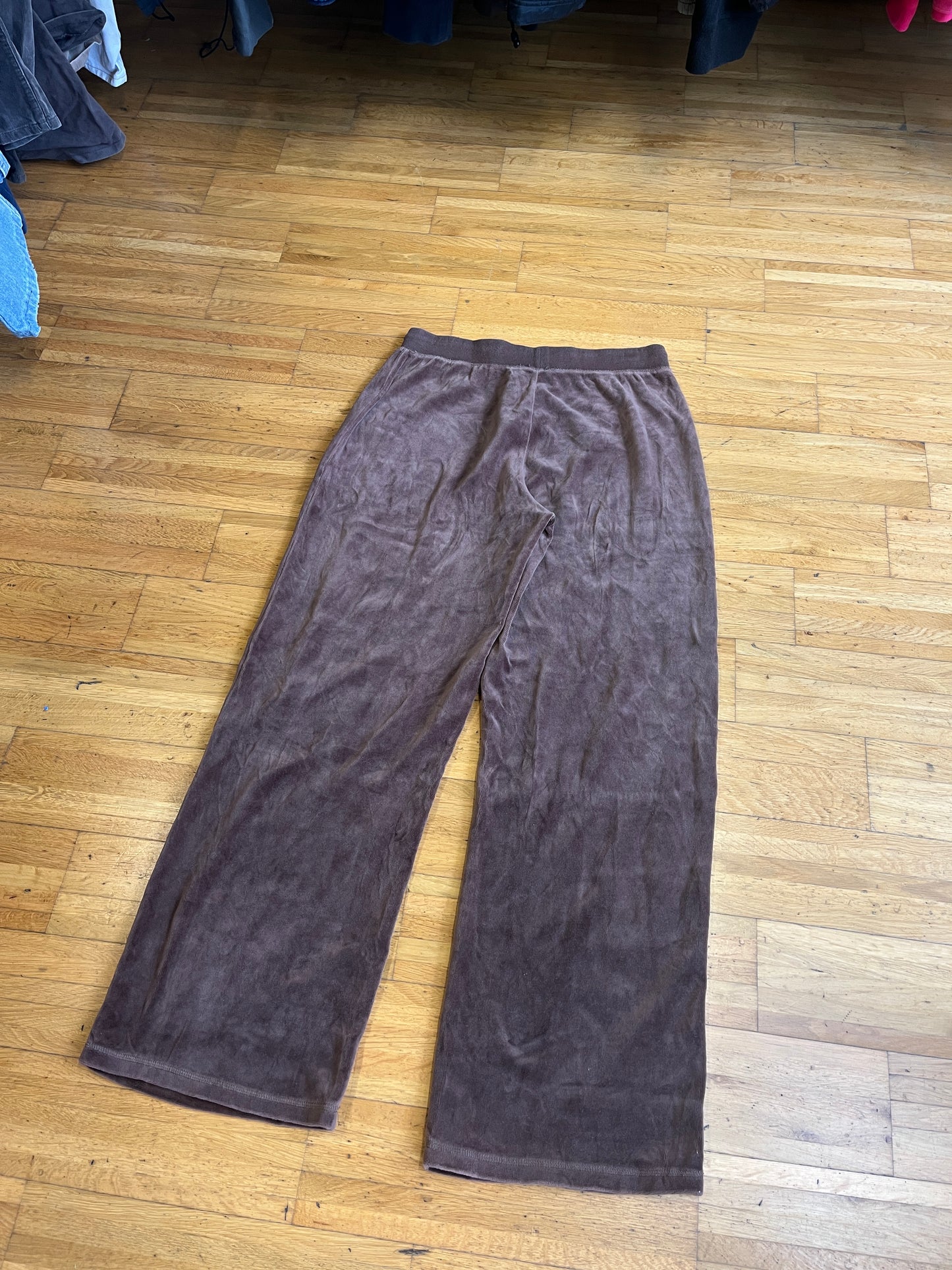 JUICY COUTURE PANTS (M-L)