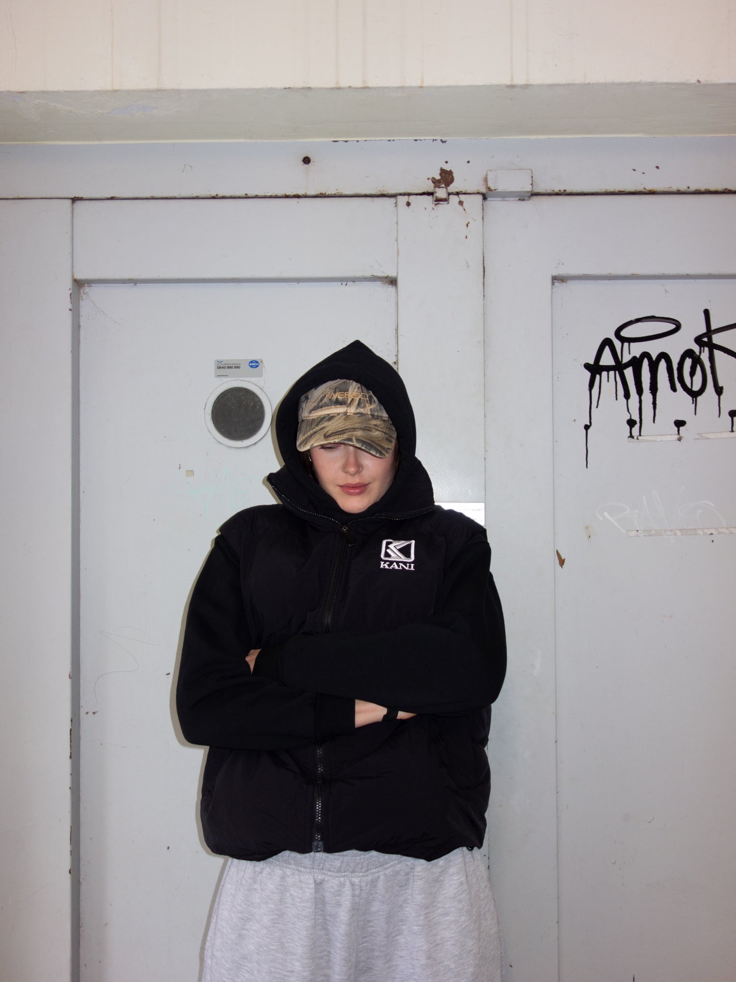 KARL KANI PUFFER VEST (L)