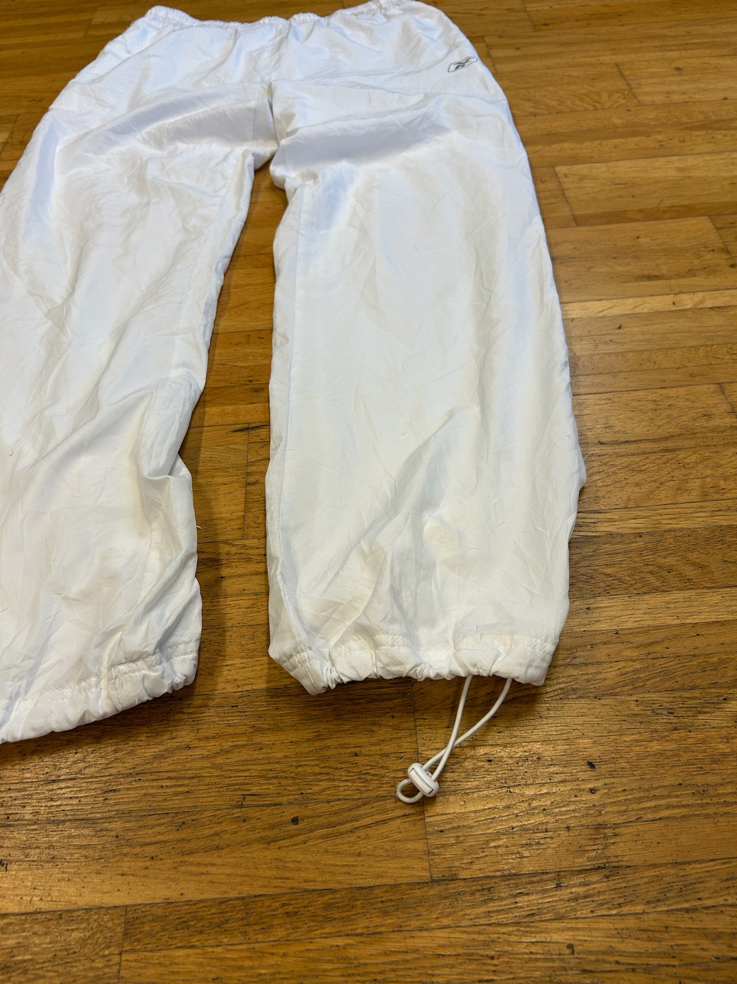 WHITE REEBOK TRACK PANTS (M)