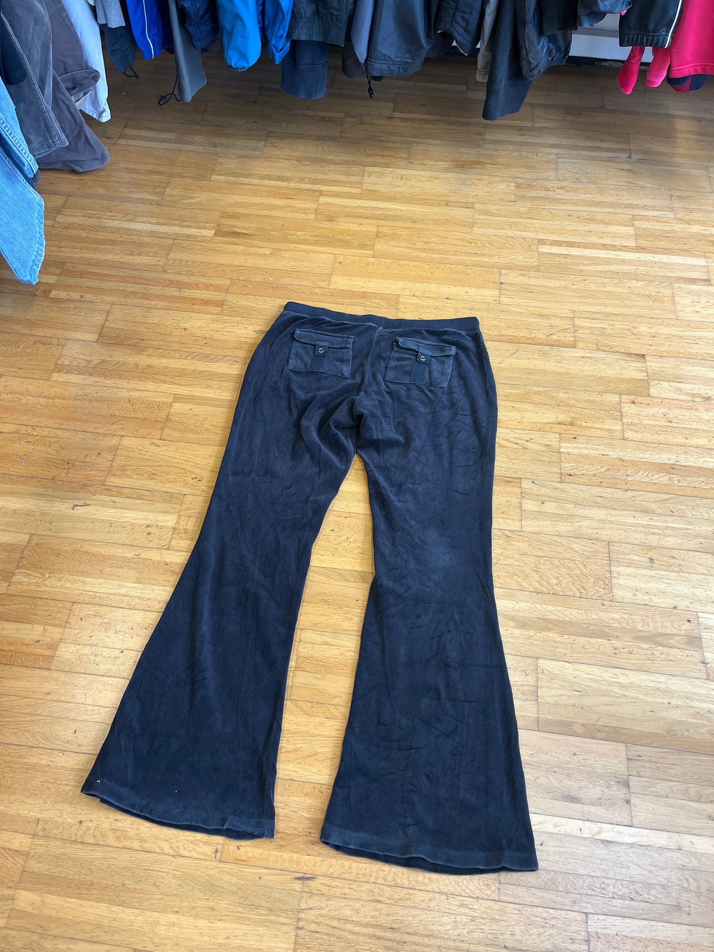 JUICY COUTURE FLARED PANTS (M)