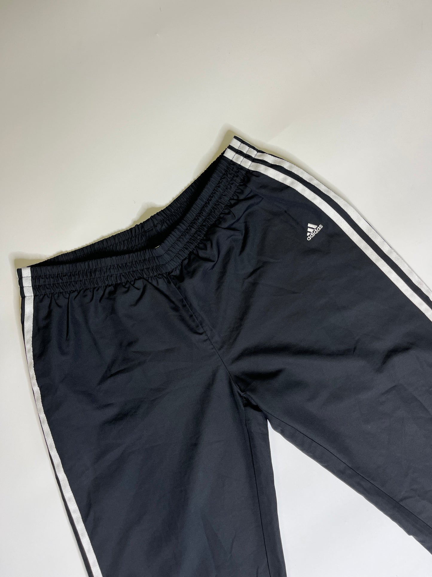 ADIDAS 2000s TRACK PANTS (M-L)