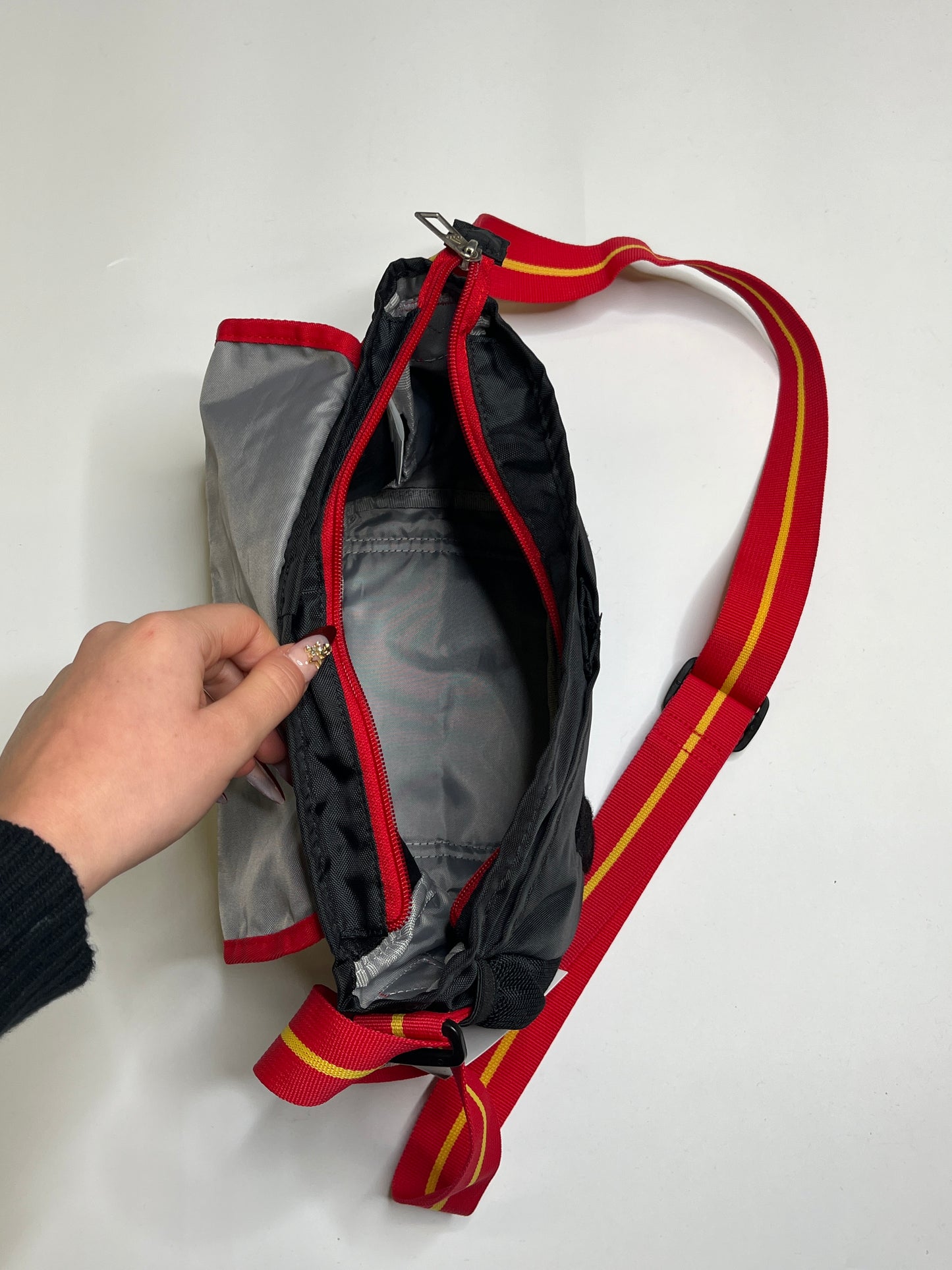 ADIDAS 2000s SLING BAG