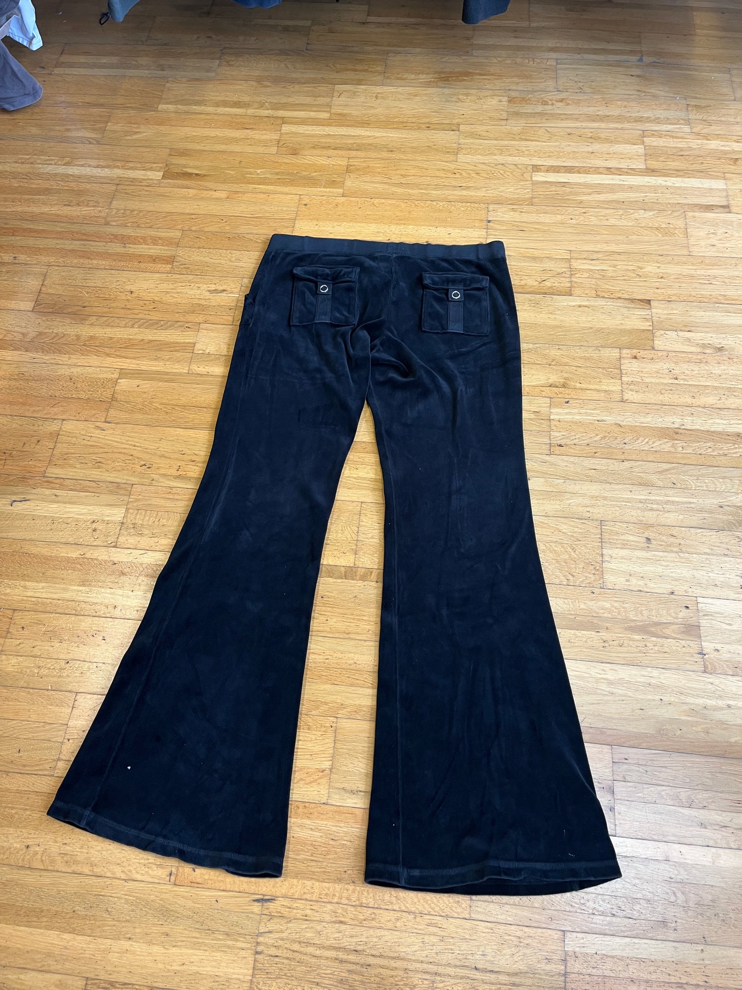 JUICY COUTURE FLARED PANTS (M)