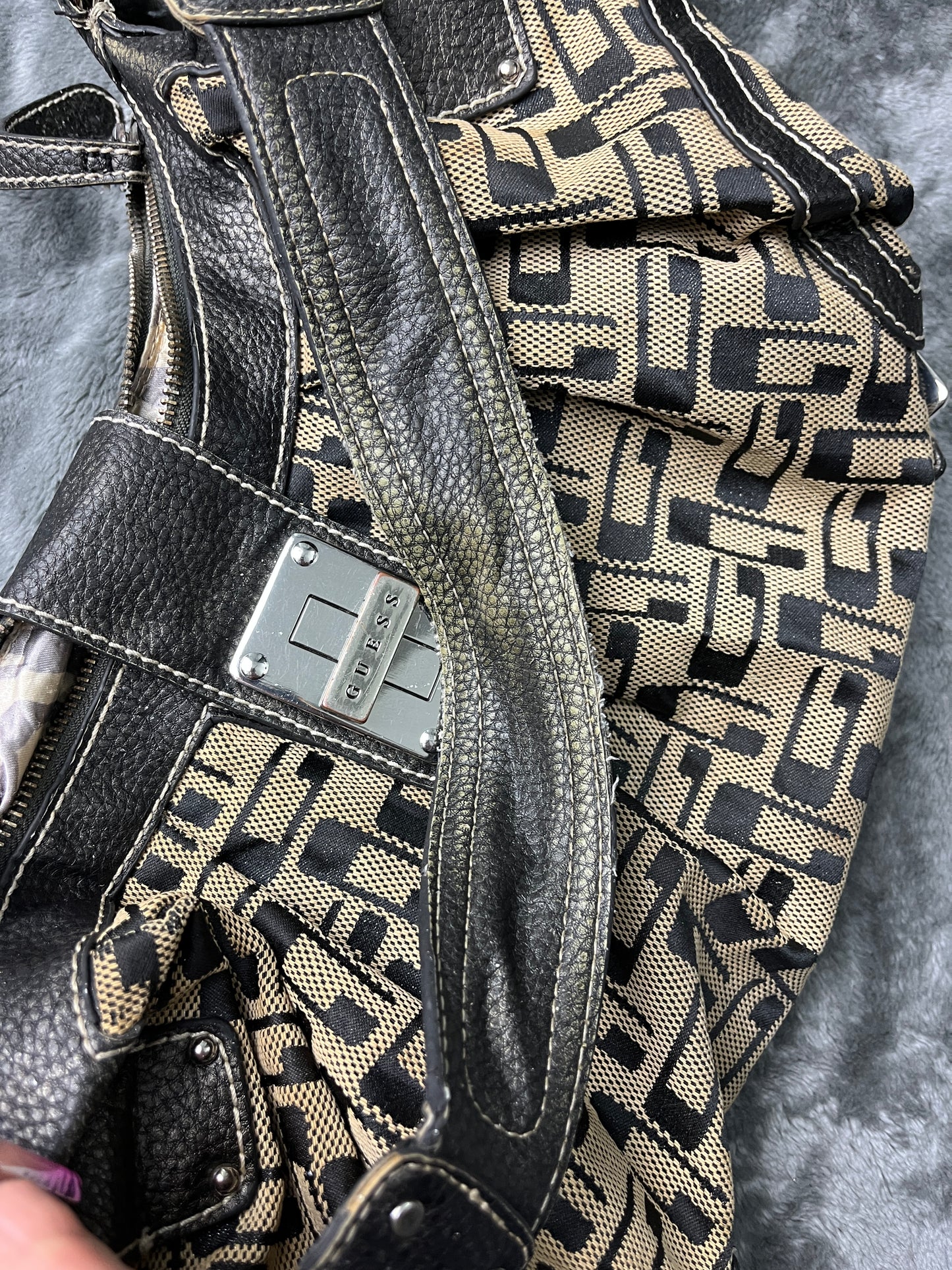 GUESS BAG RARE MONOGRAM
