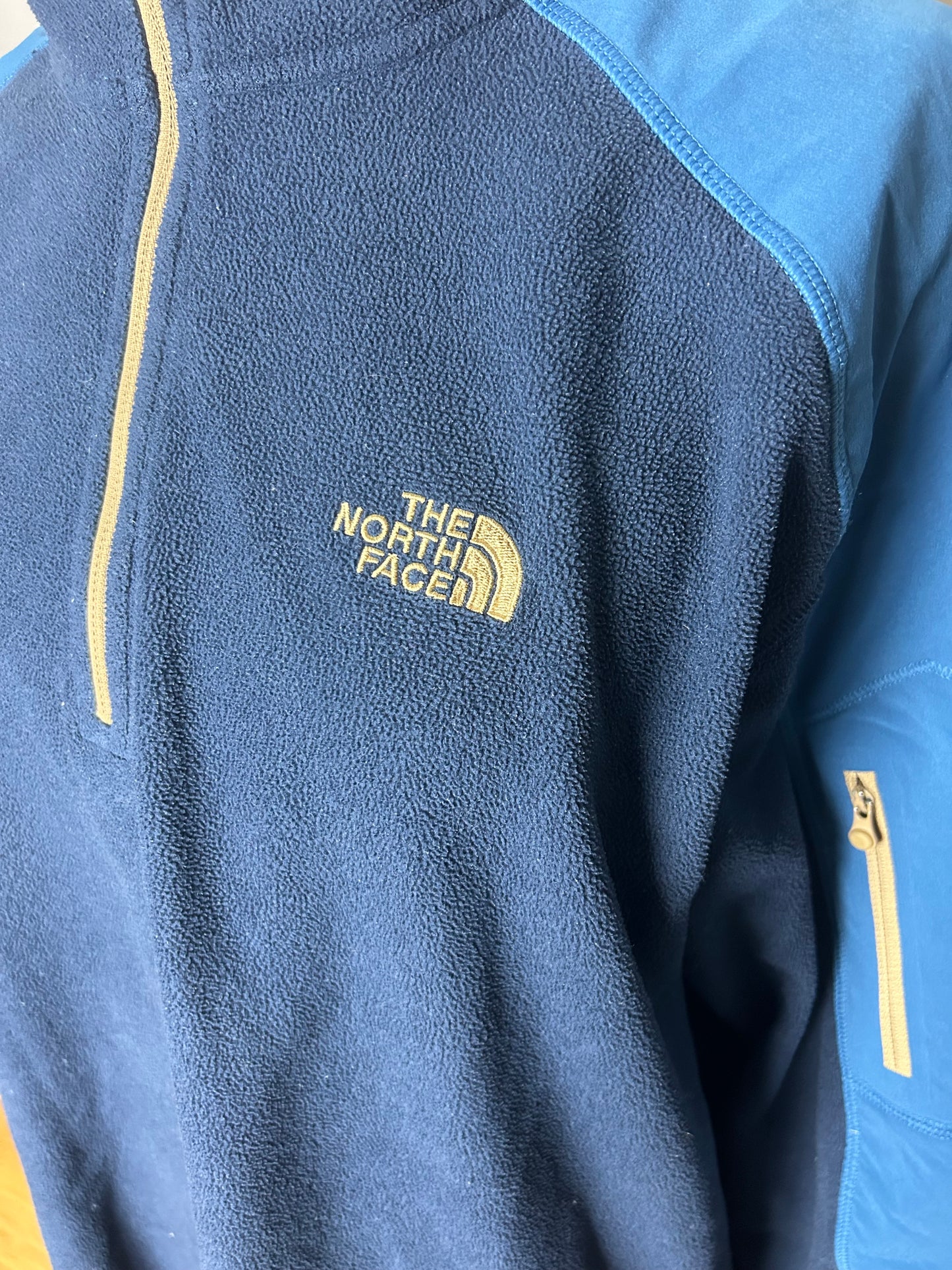 NORTH FACE FLEECE (XL)