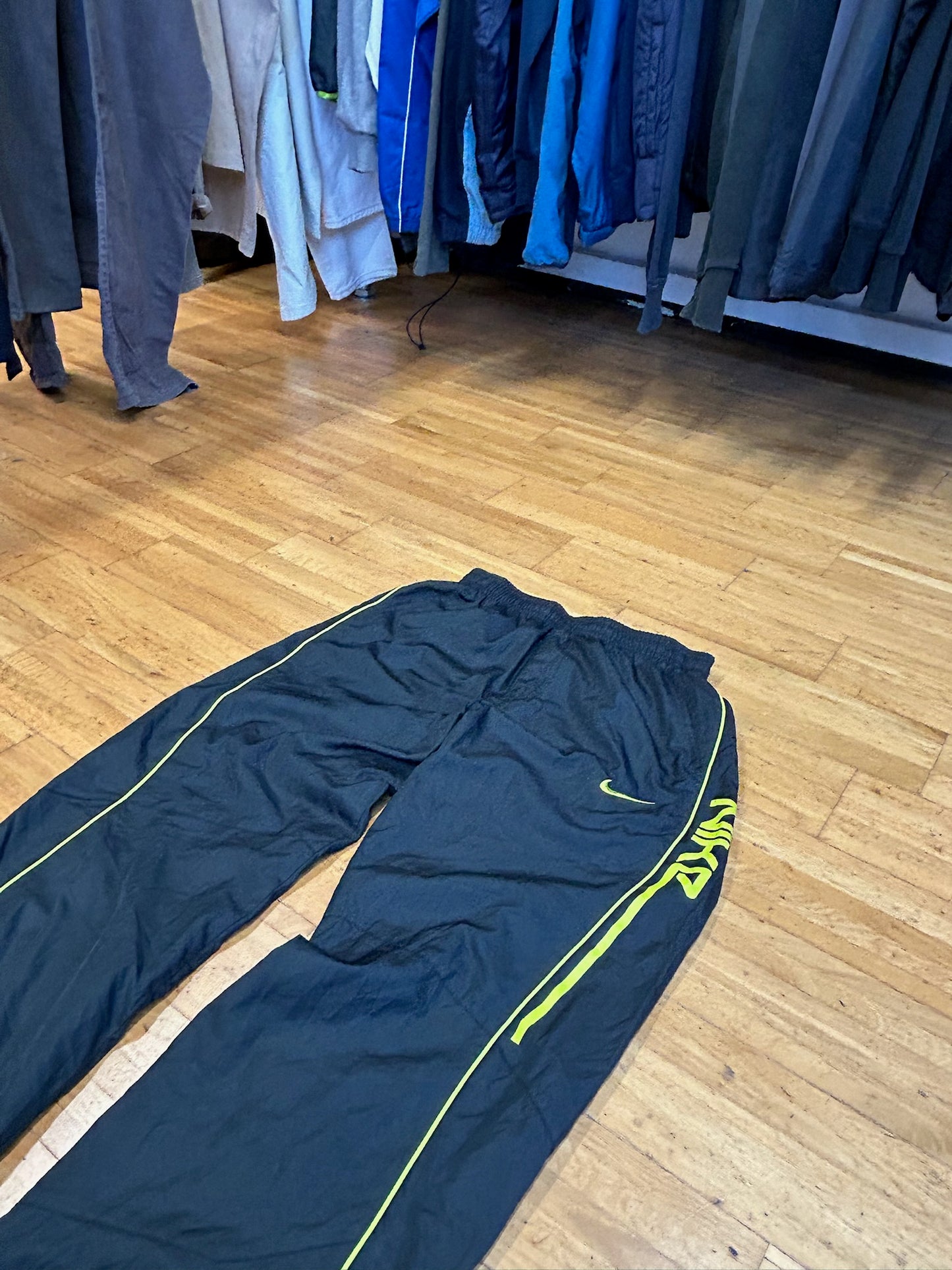 NIKE SPELLOUT TRACKPANTS (S)