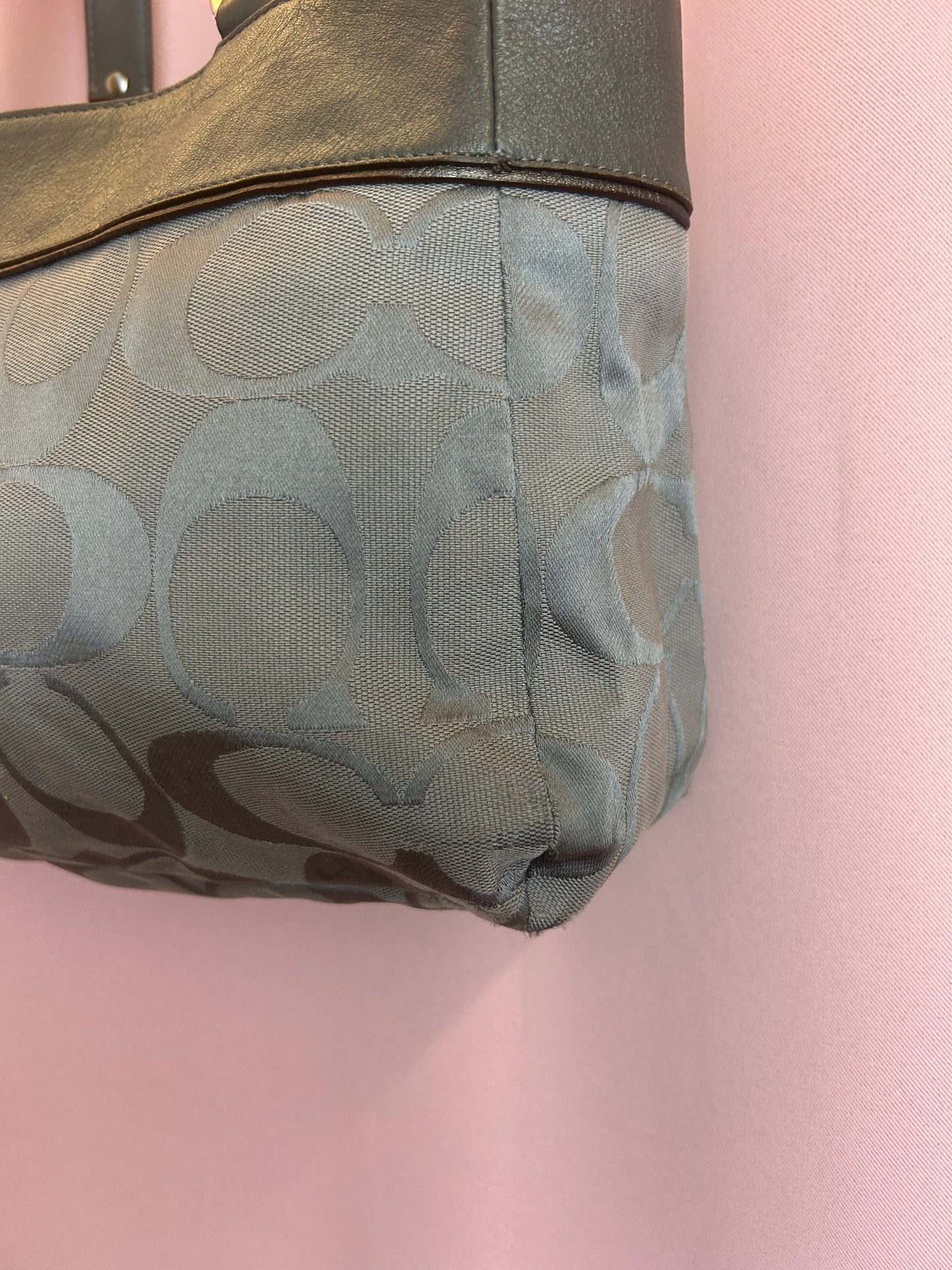 COACH PURSE GREY MONOGRAM