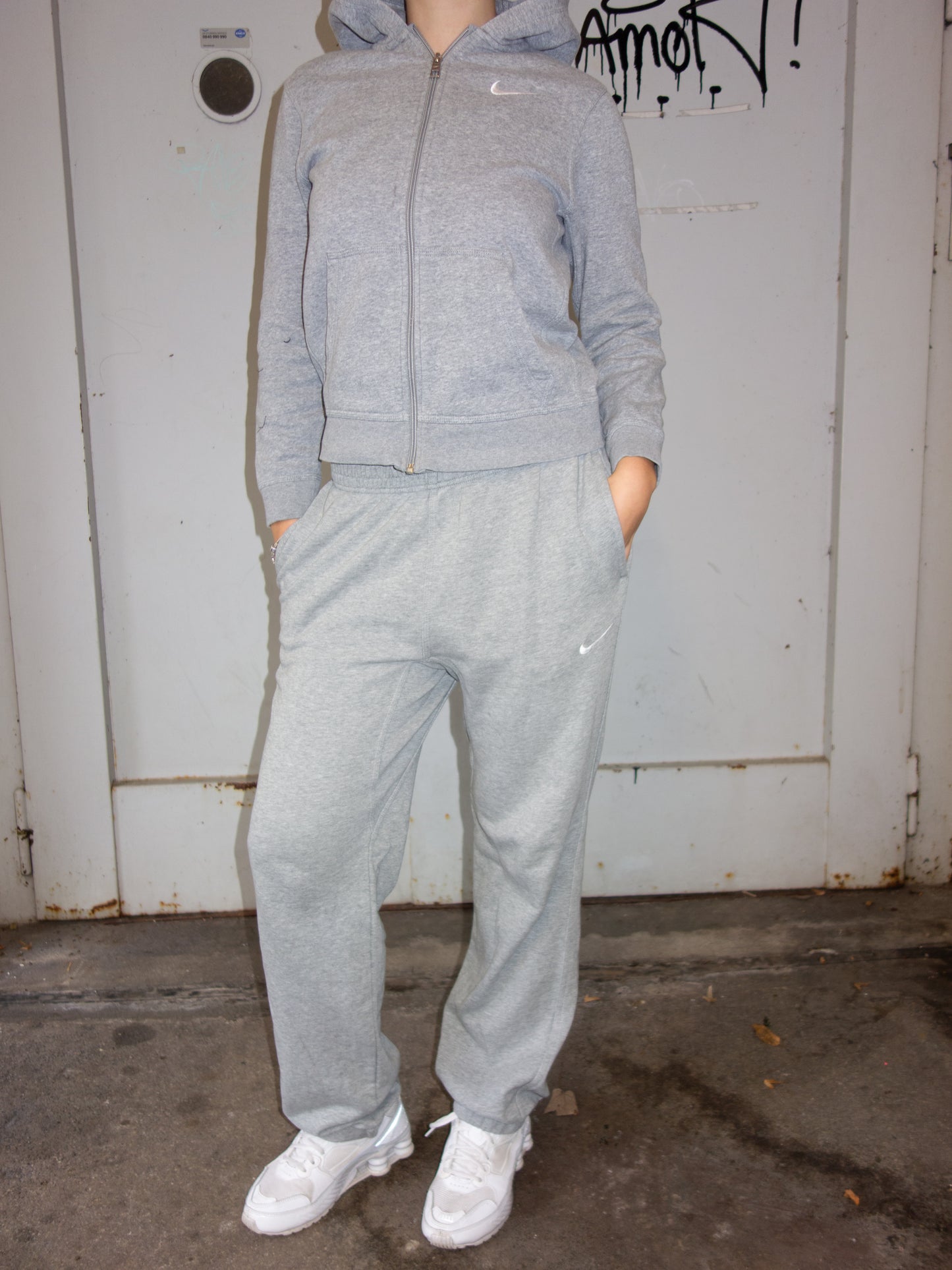 GREY NIKE JOGGER (L)