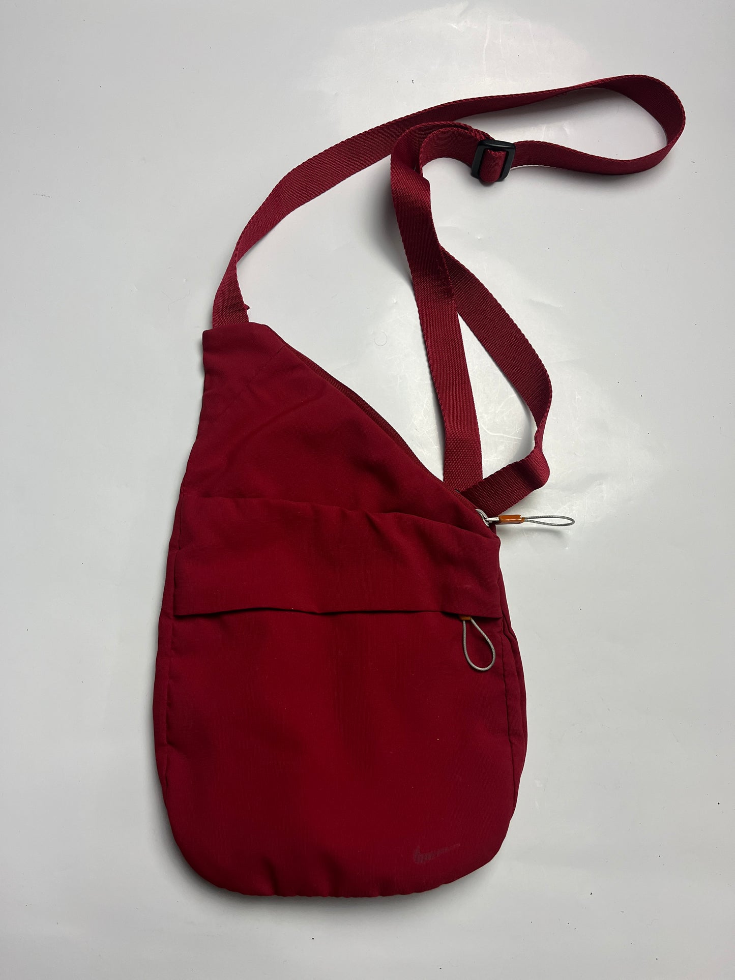 NIKE SLING BAG