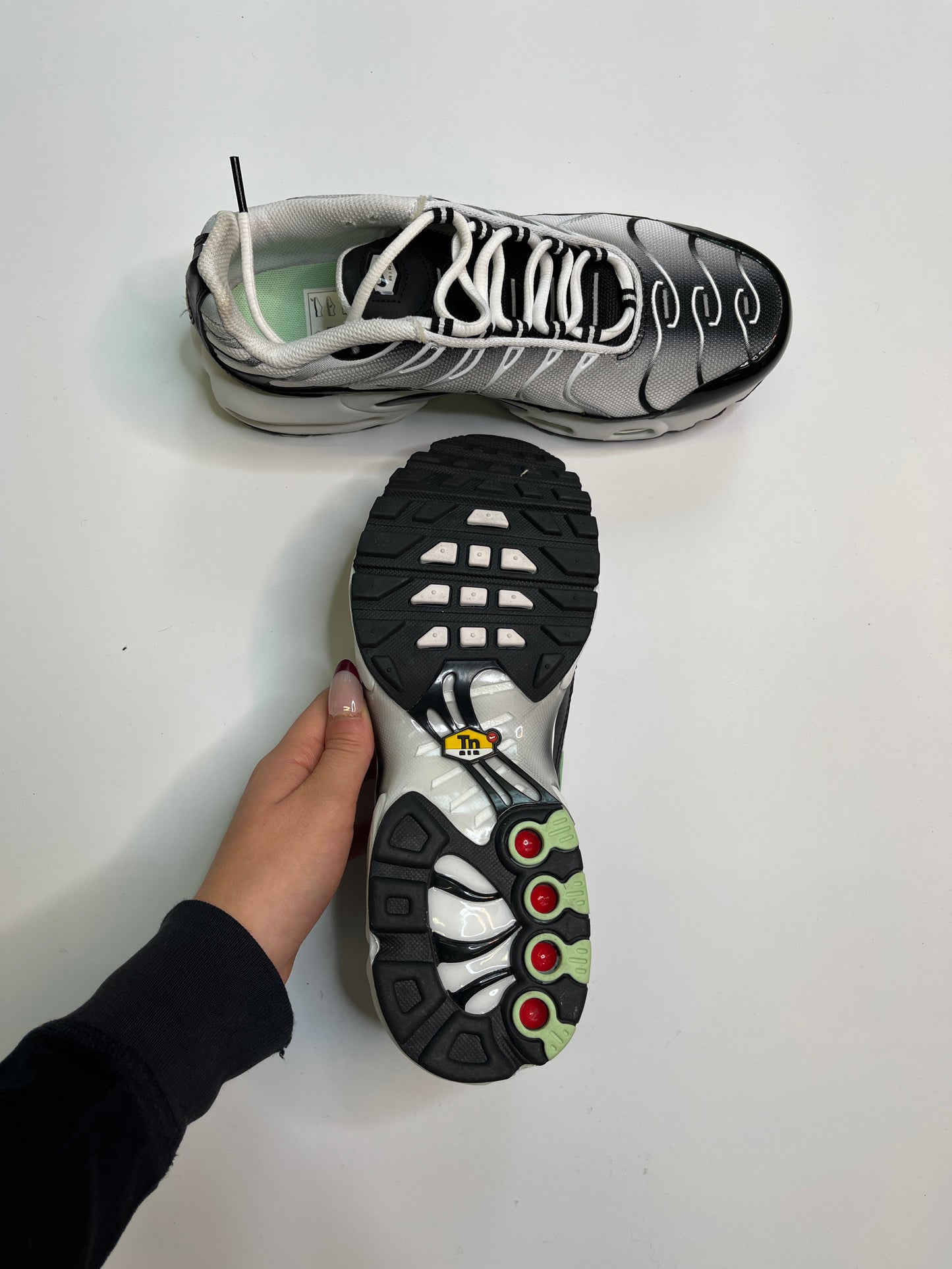 NIKE TN (38.5)