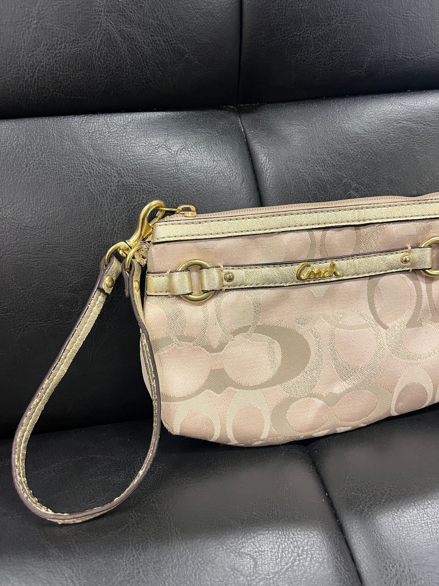 COACH WRISTLET MONOGRAM