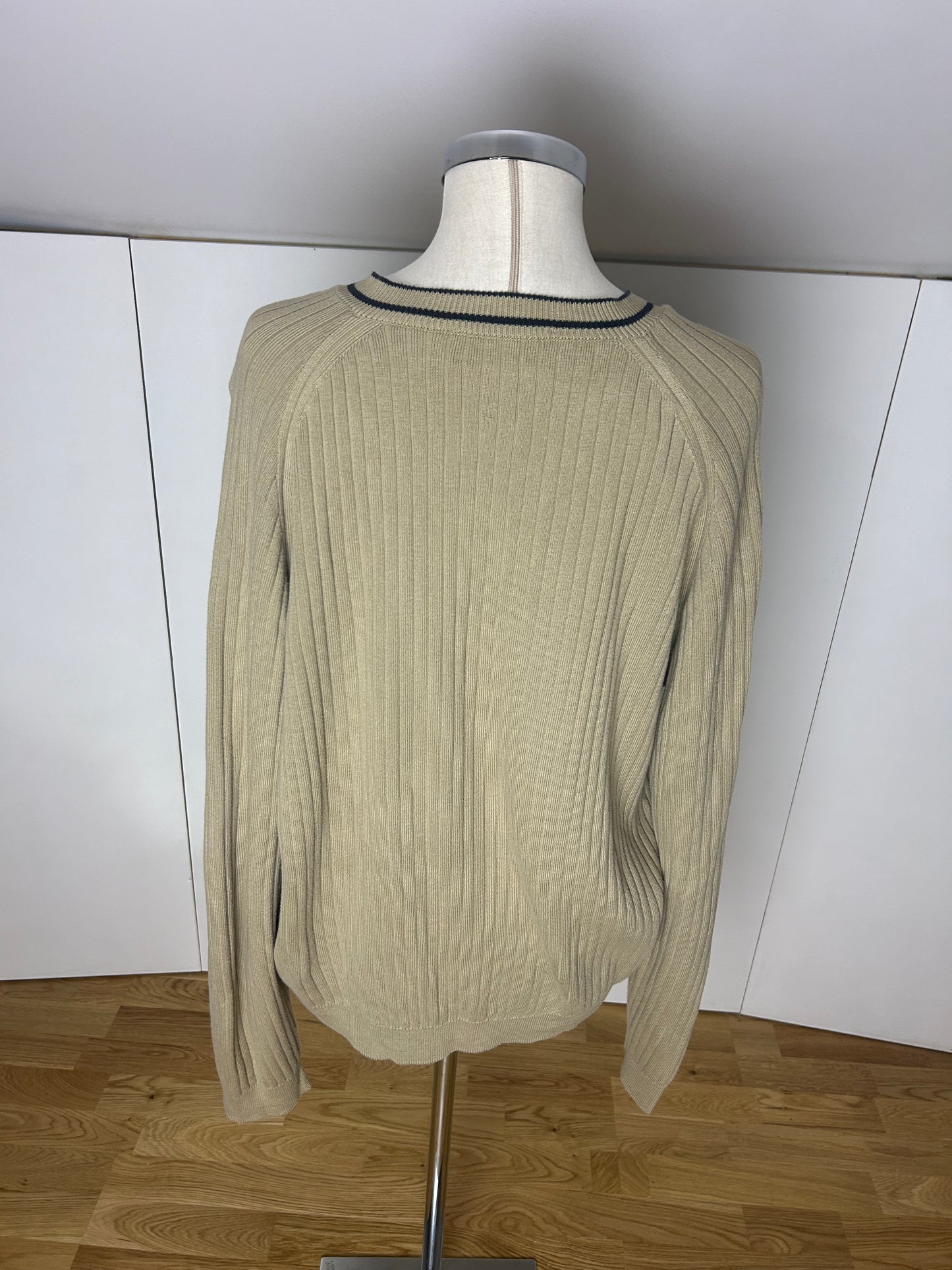 V-NECK BURBERRY SWEATER (L-XL)