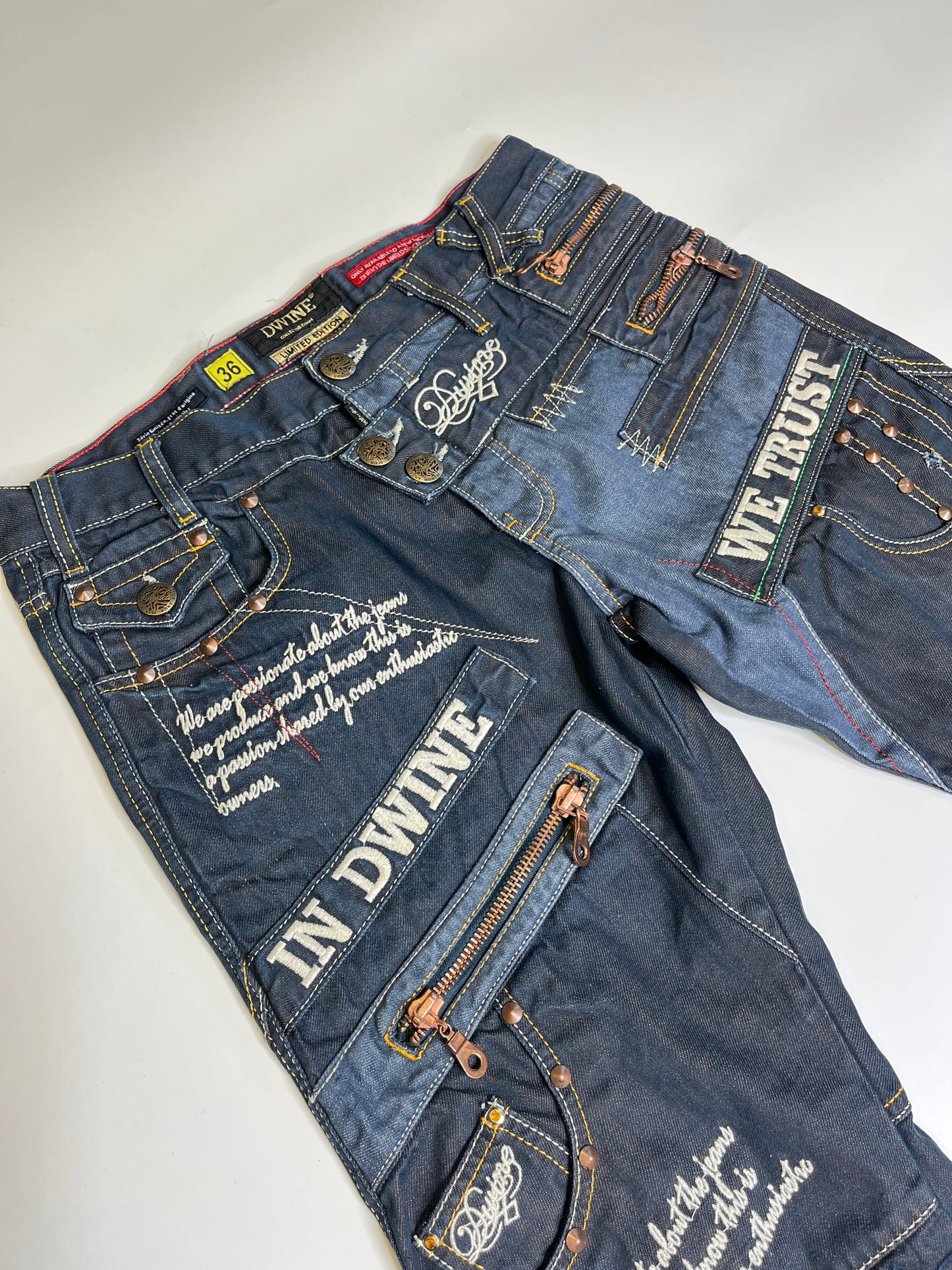 RARE LIMITED EDITION VINTAGE DWINE JEANS (36)