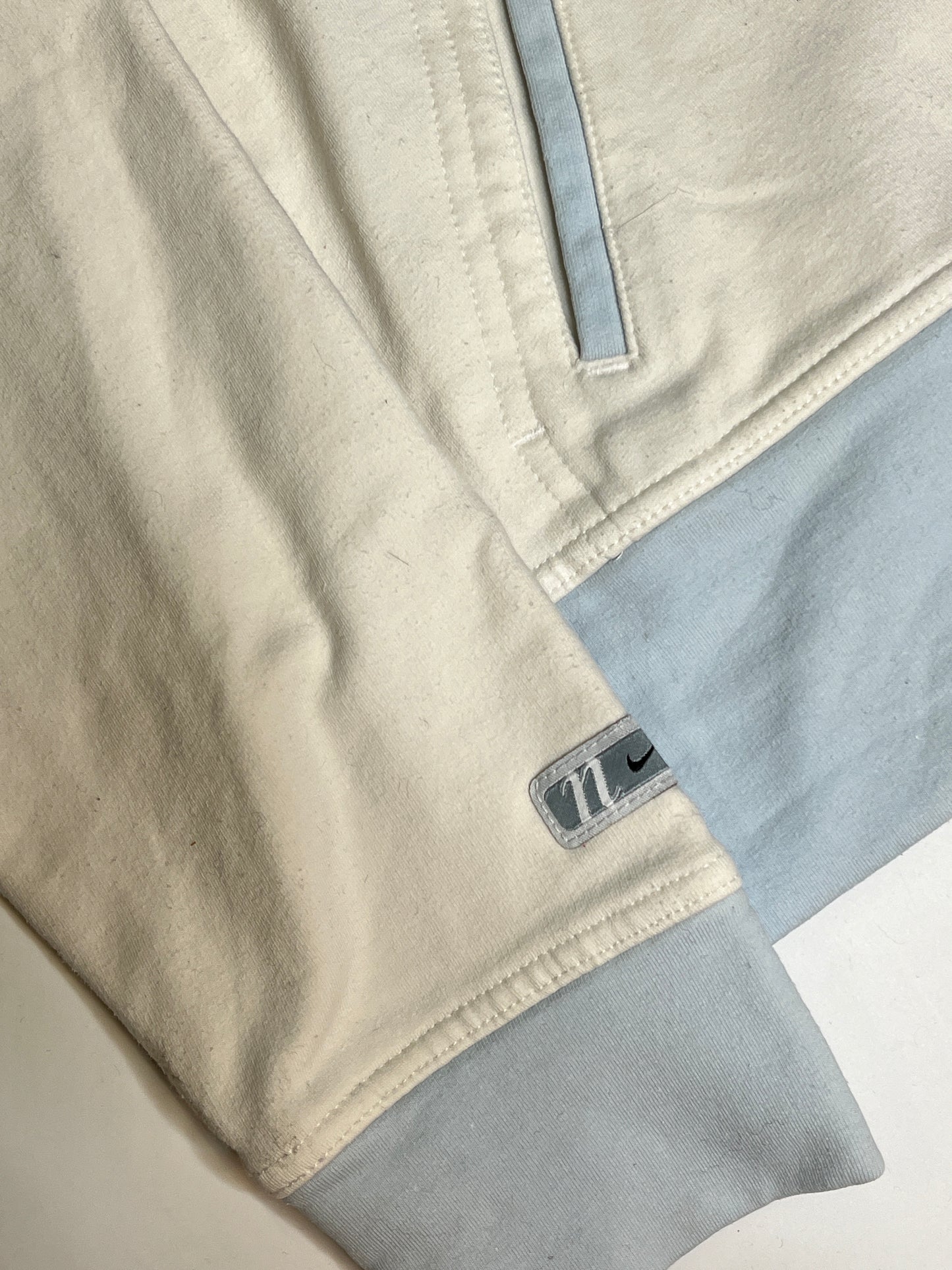 NIKE 2000s HOODIE (M)