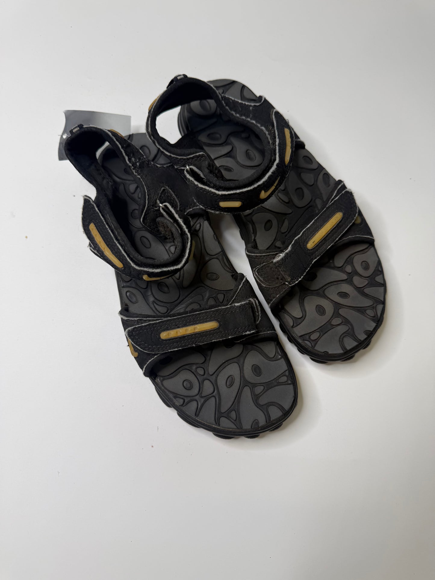 NIKE ACG VINTAGE Y2K GOLD TRIM TRAIL SANDALS