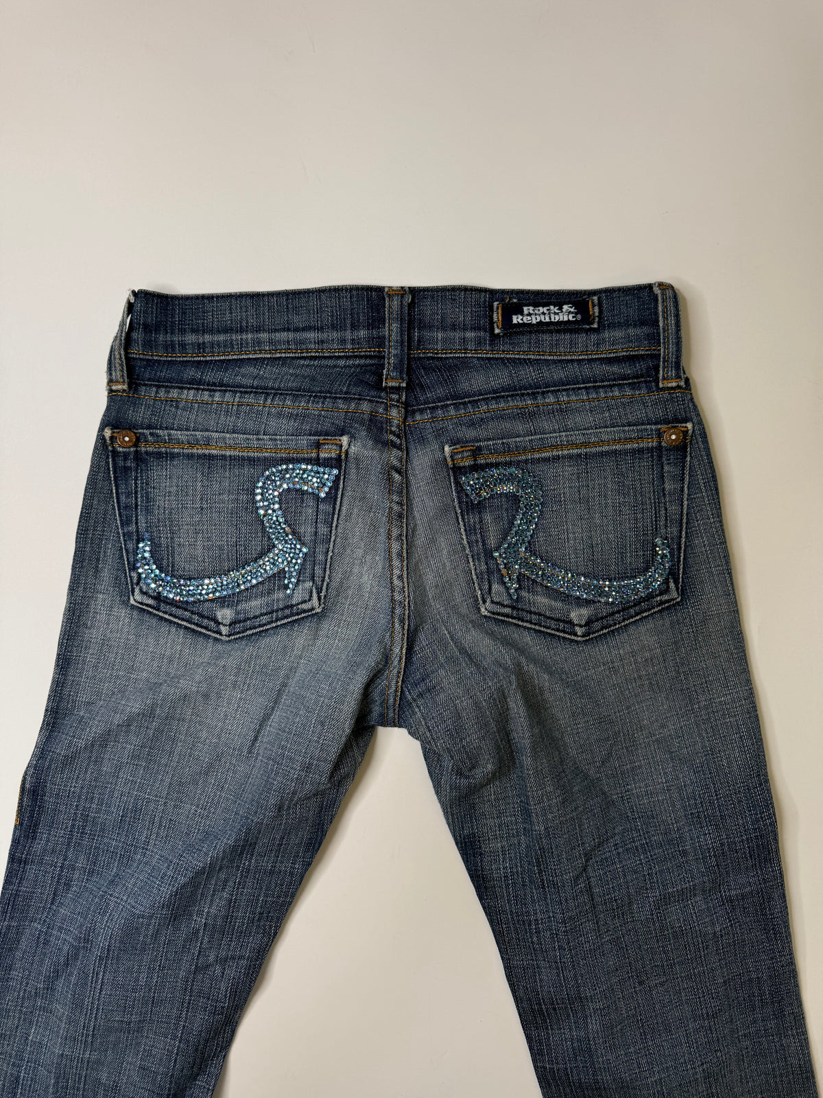 ROCK & REPUBLIC RHINESTONE JEANS – MEDIUM WASH (23, ~xs)