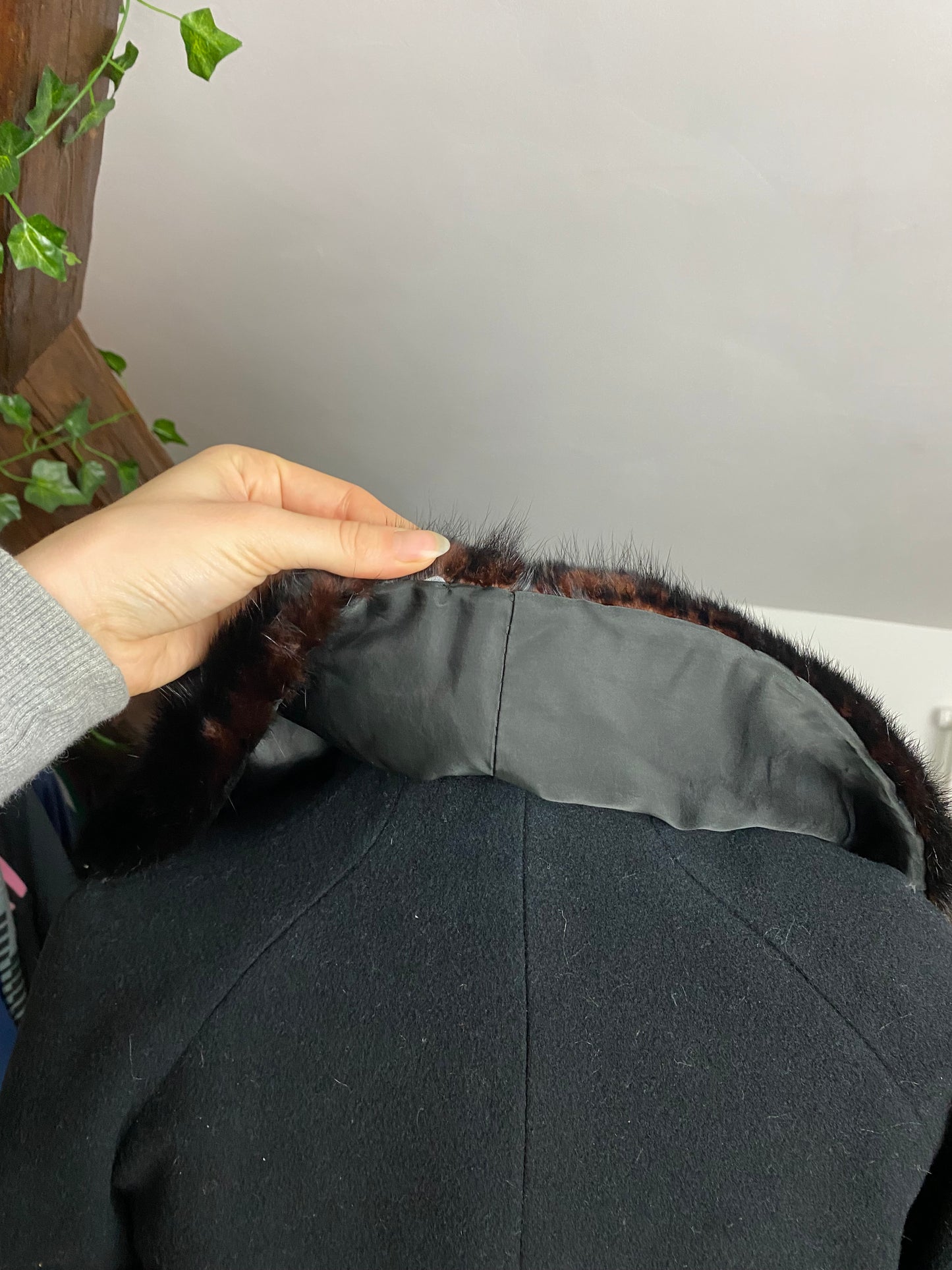 REAL FUR NECK COAT (M)