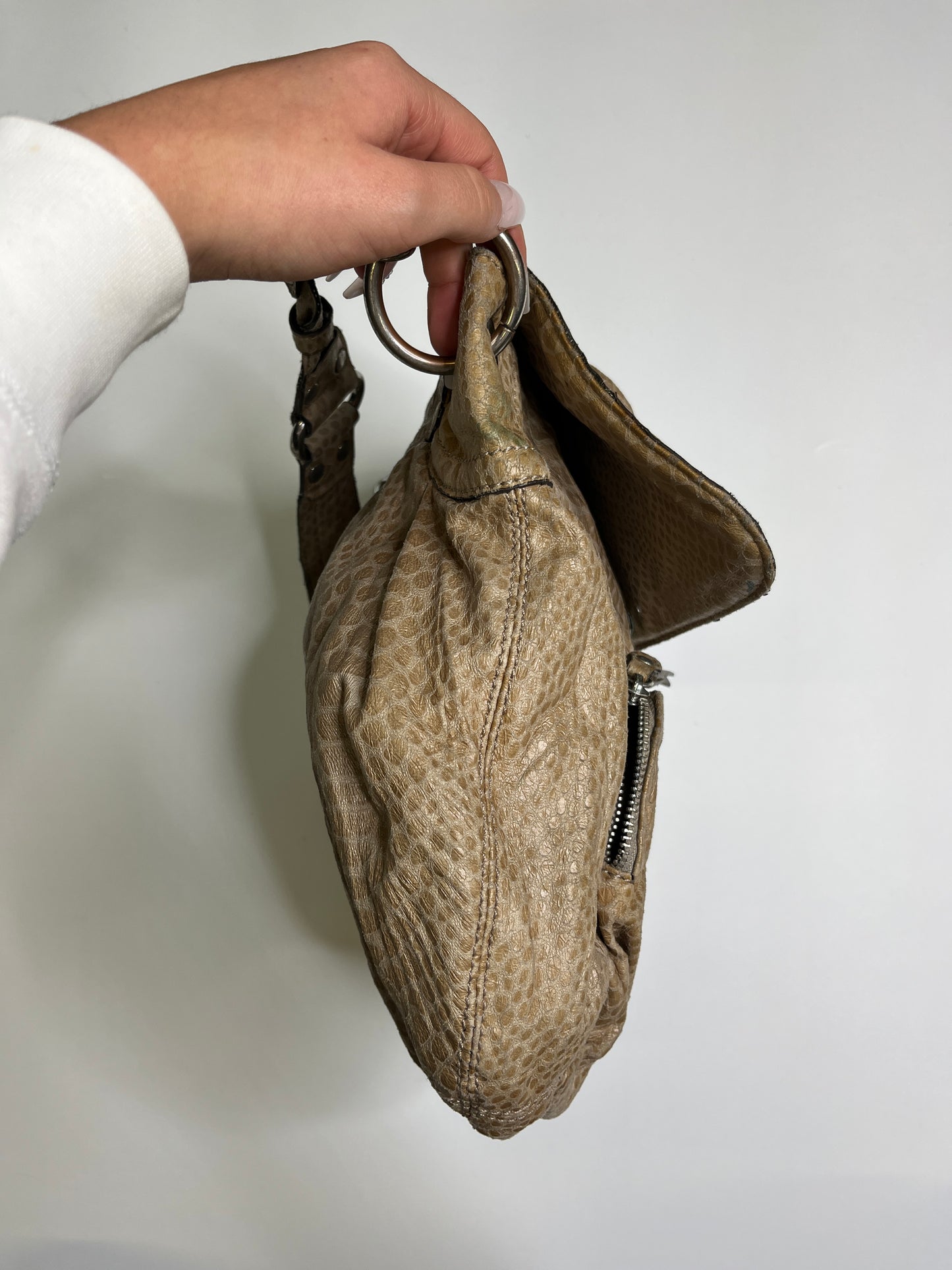 GUESS PURSE BIG G-LOGO