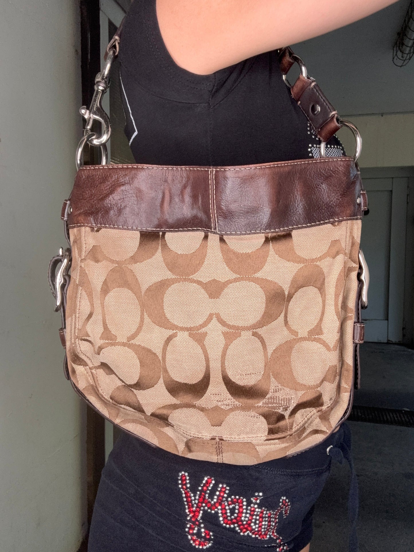COACH SIGNATURE HOBO BAG – TAUPE BROWN