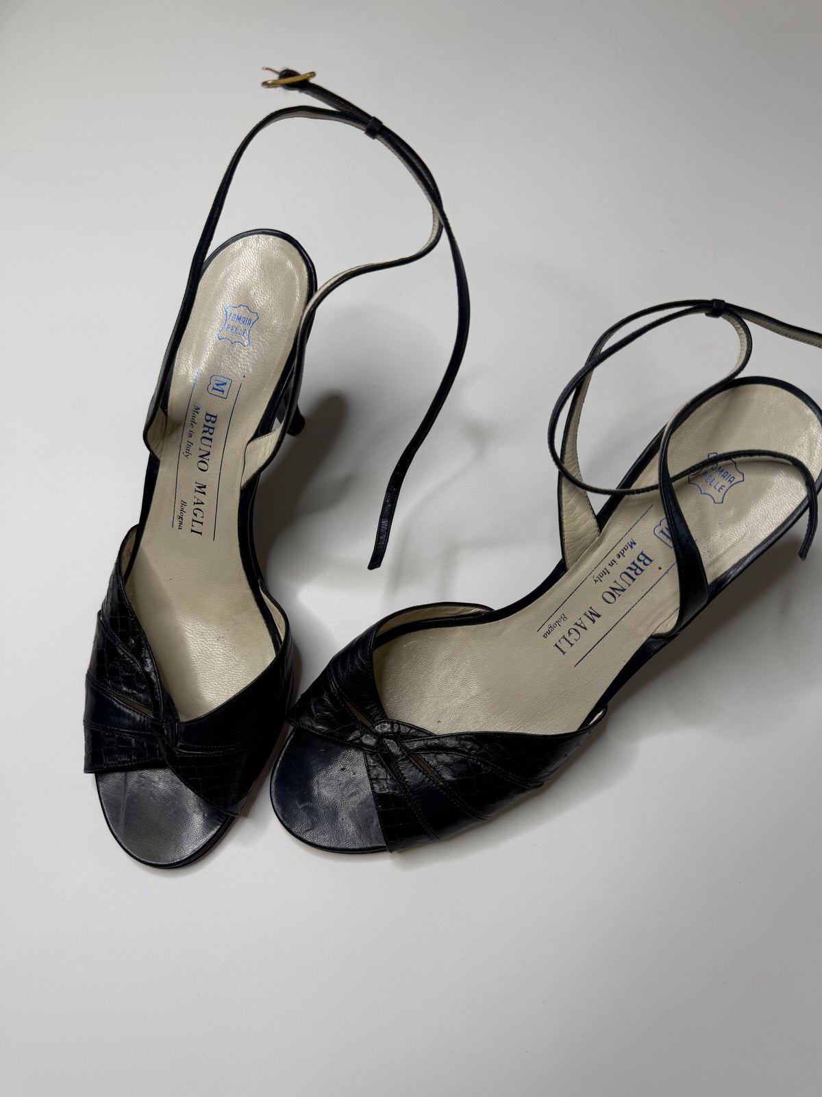 BRUNO MAGLI SNAKE-TRIM SLINGBACK LEATHER HEELS BLACK (38.5)
