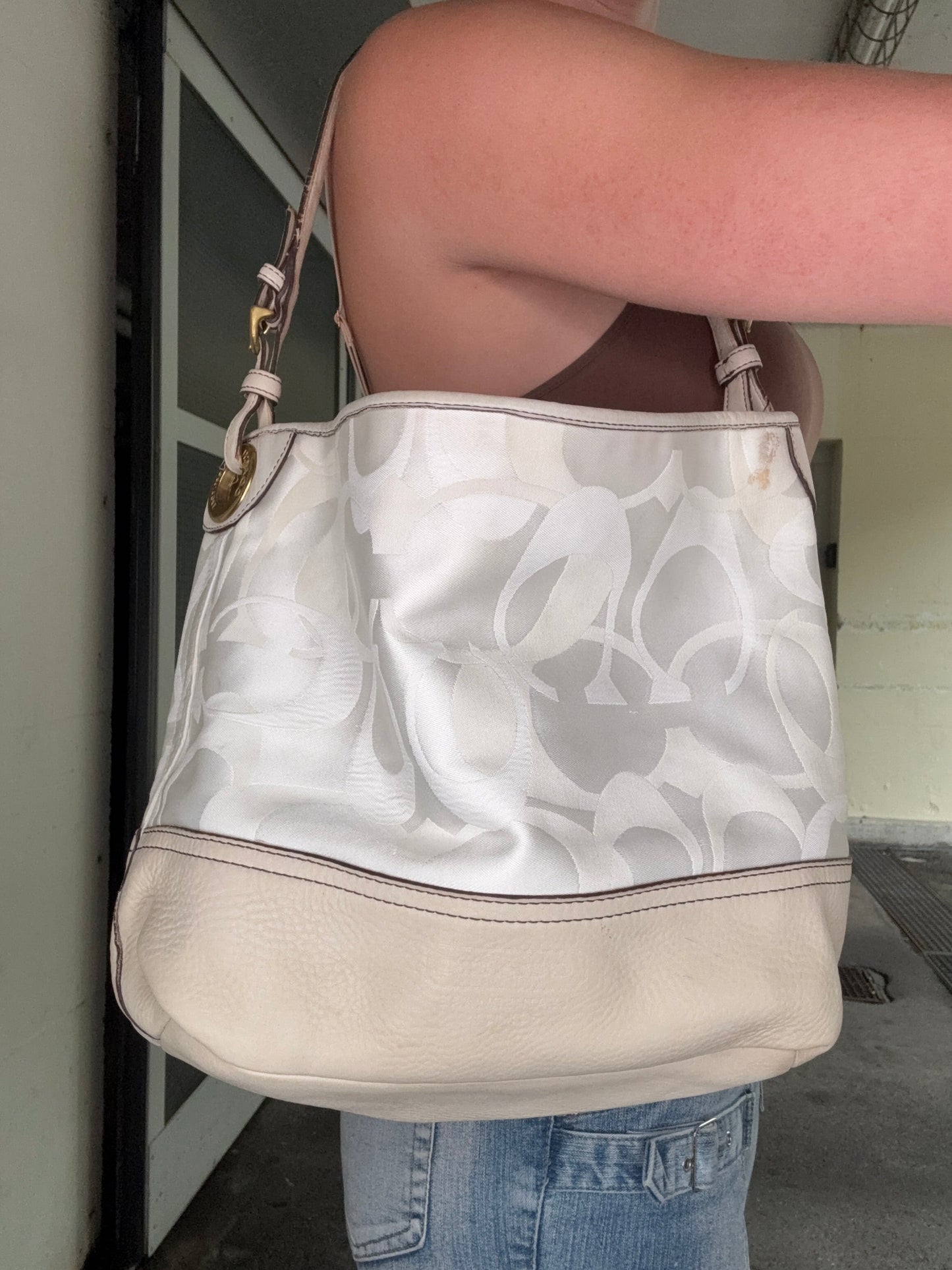 COACH VINTAGE SIGNATURE CANVAS HOBO BAG
