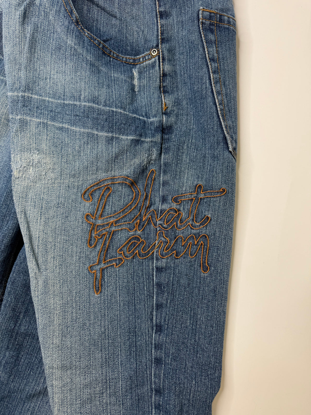 PHAT FARM EMBROIDERED LOGO JEANS BLUE (W36)