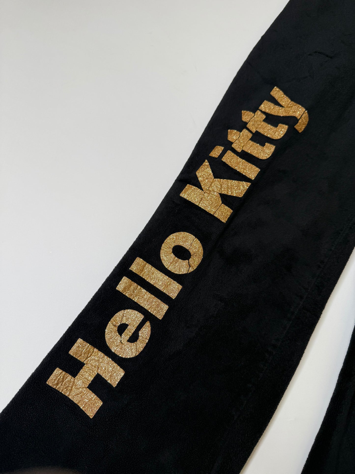HELLO KITTY VELOUR SWEATPANTS BLACK (S-M)