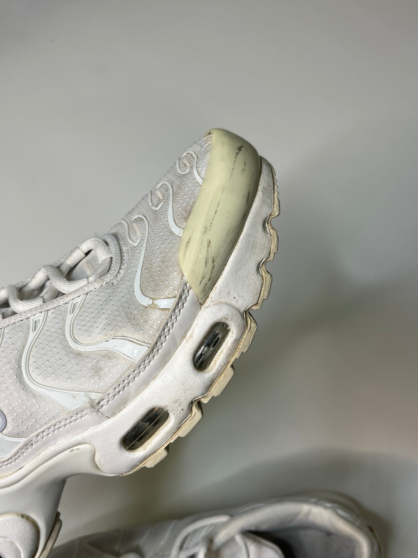 NIKE TN "TRIPLE WHITE" (39)